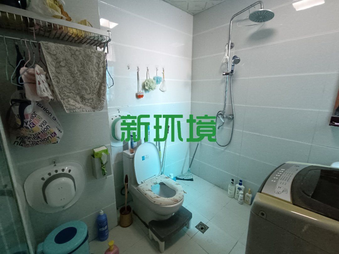 尚东御园  4室2厅2卫   68.00万客厅
