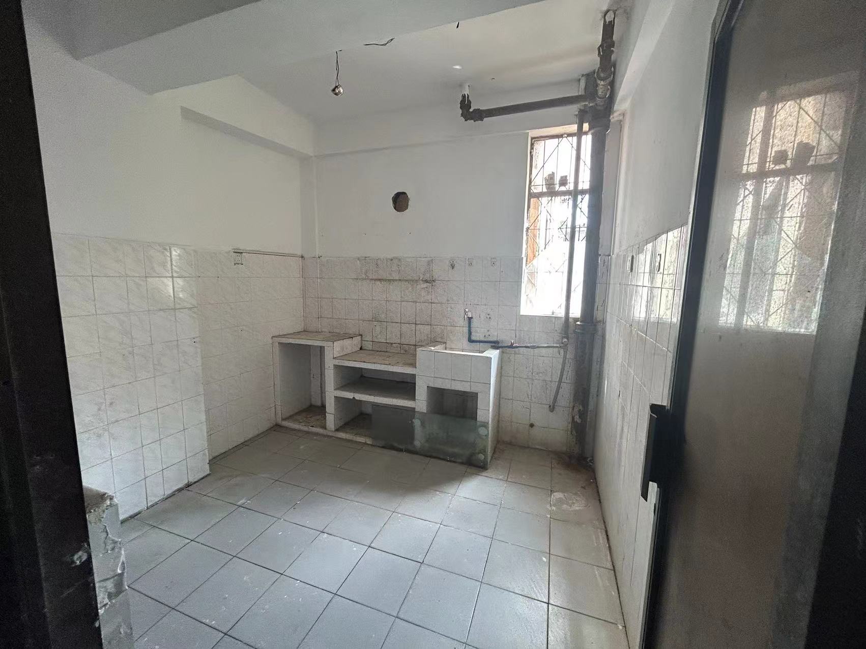 南海大厦(五指山路) 4室2厅1卫 2000.0元/月 南海大厦(五指山路) 4室2厅1卫 2000.0元/月室内图