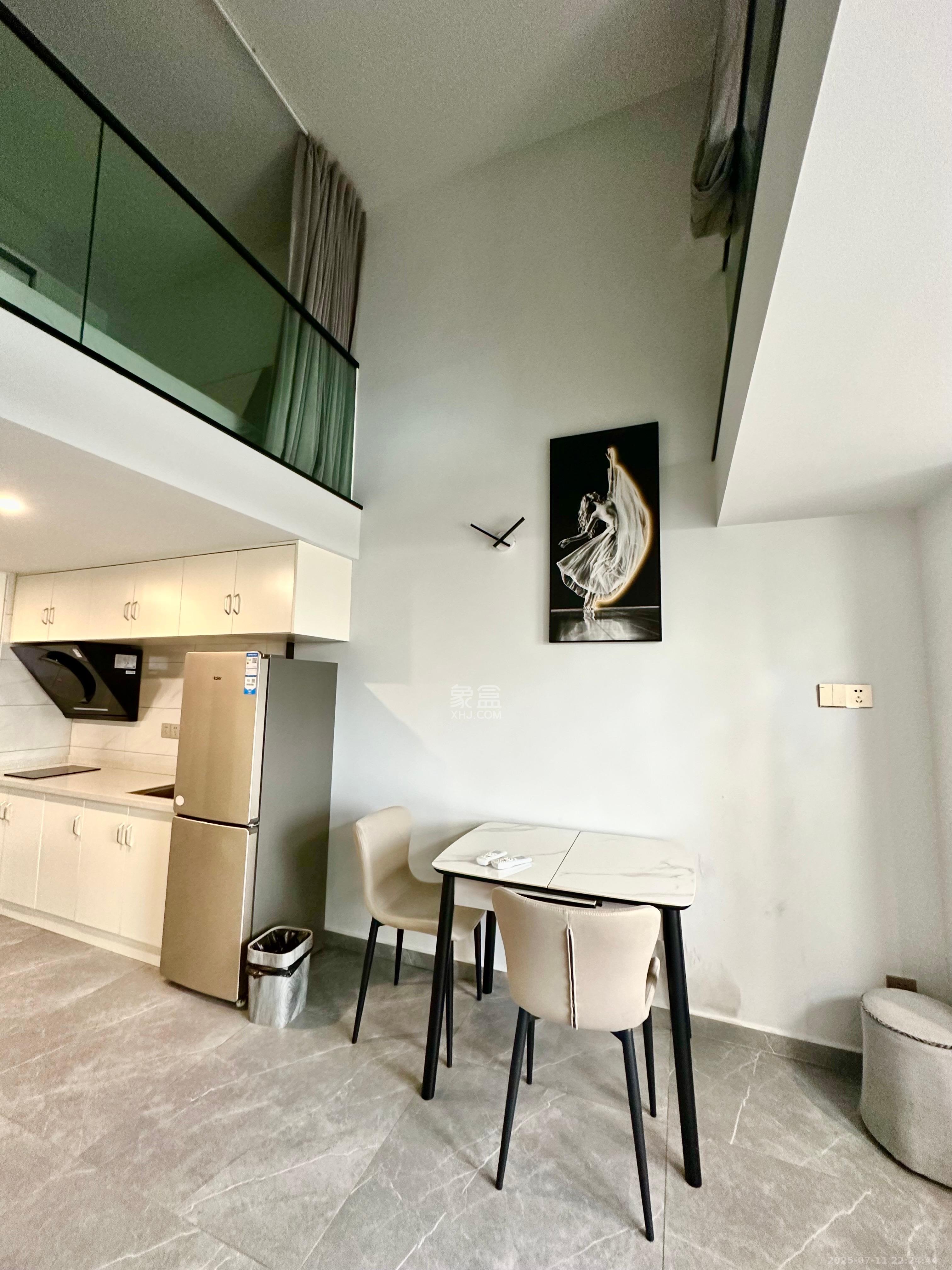 藏珑湖上公馆  2室1厅1卫    2300.0元/月 藏珑湖上公馆  2室1厅1卫    2300.0元/月室内图