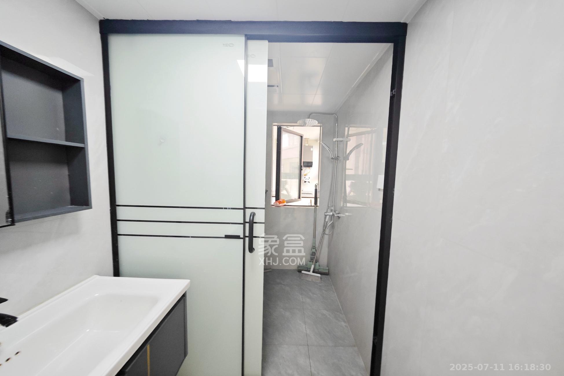 国欣向荣府  4室2厅2卫    143.8万其他