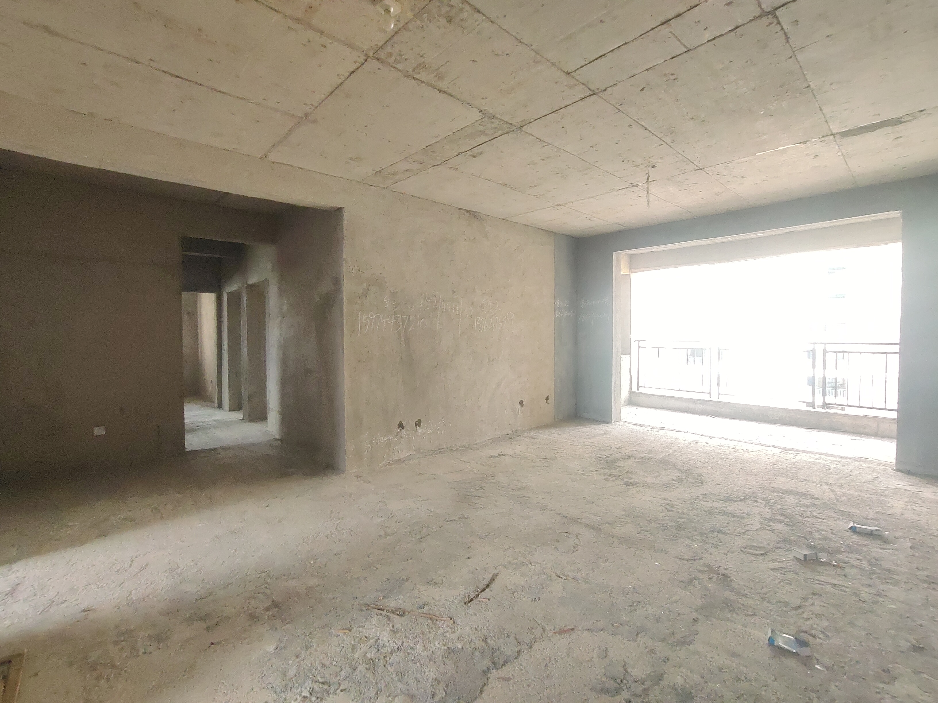 丽景天下二期 5室2厅2卫 93.8万 丽景天下二期 5室2厅2卫 93.8万客厅