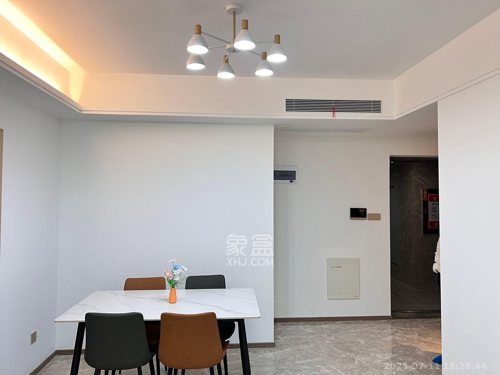 复地滨江金融中心  3室2厅2卫    4380.0元/月 复地滨江金融中心  3室2厅2卫    4380.0元/月室内图1