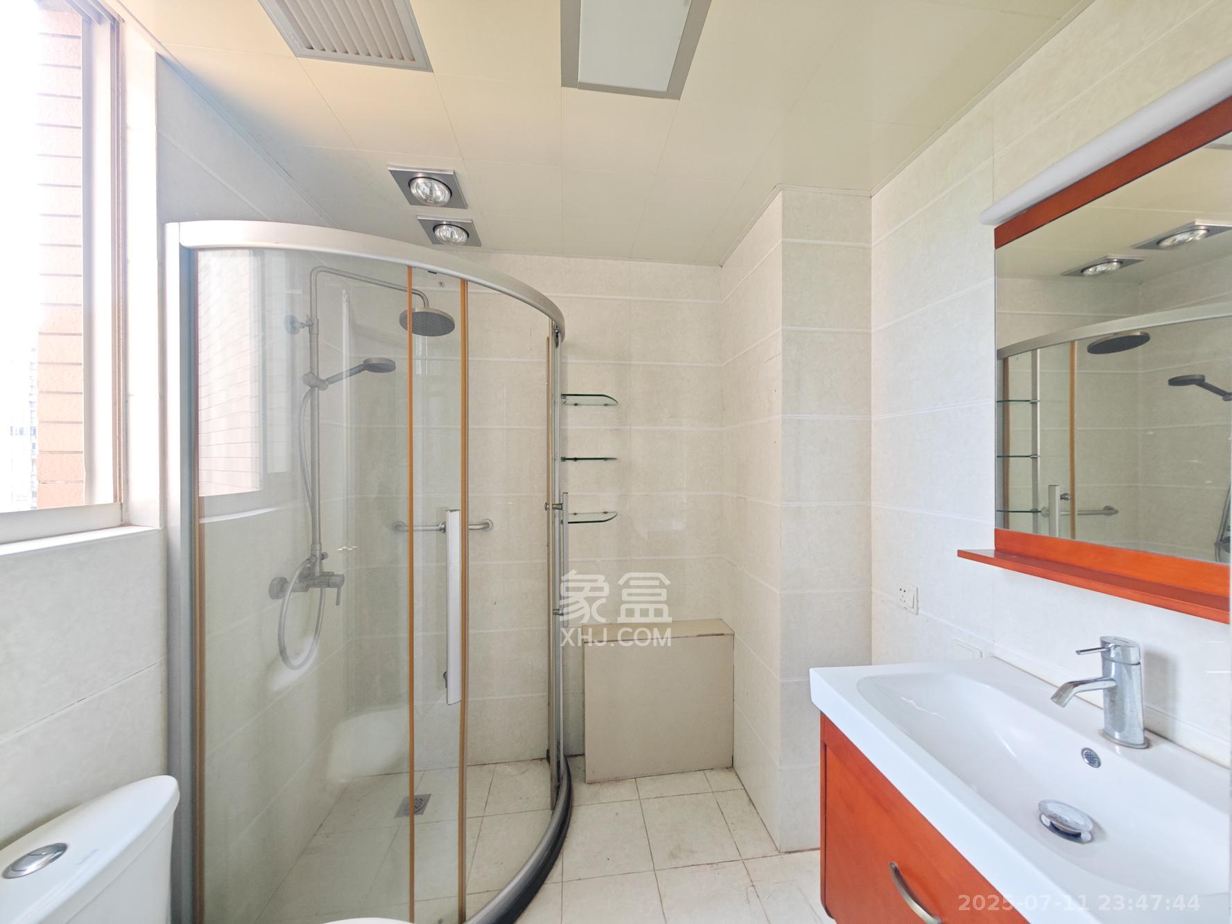 桃阳苑(省人大单位房) 3室2厅2卫 142.0万 桃阳苑(省人大单位房) 3室2厅2卫 142.0万卫生间