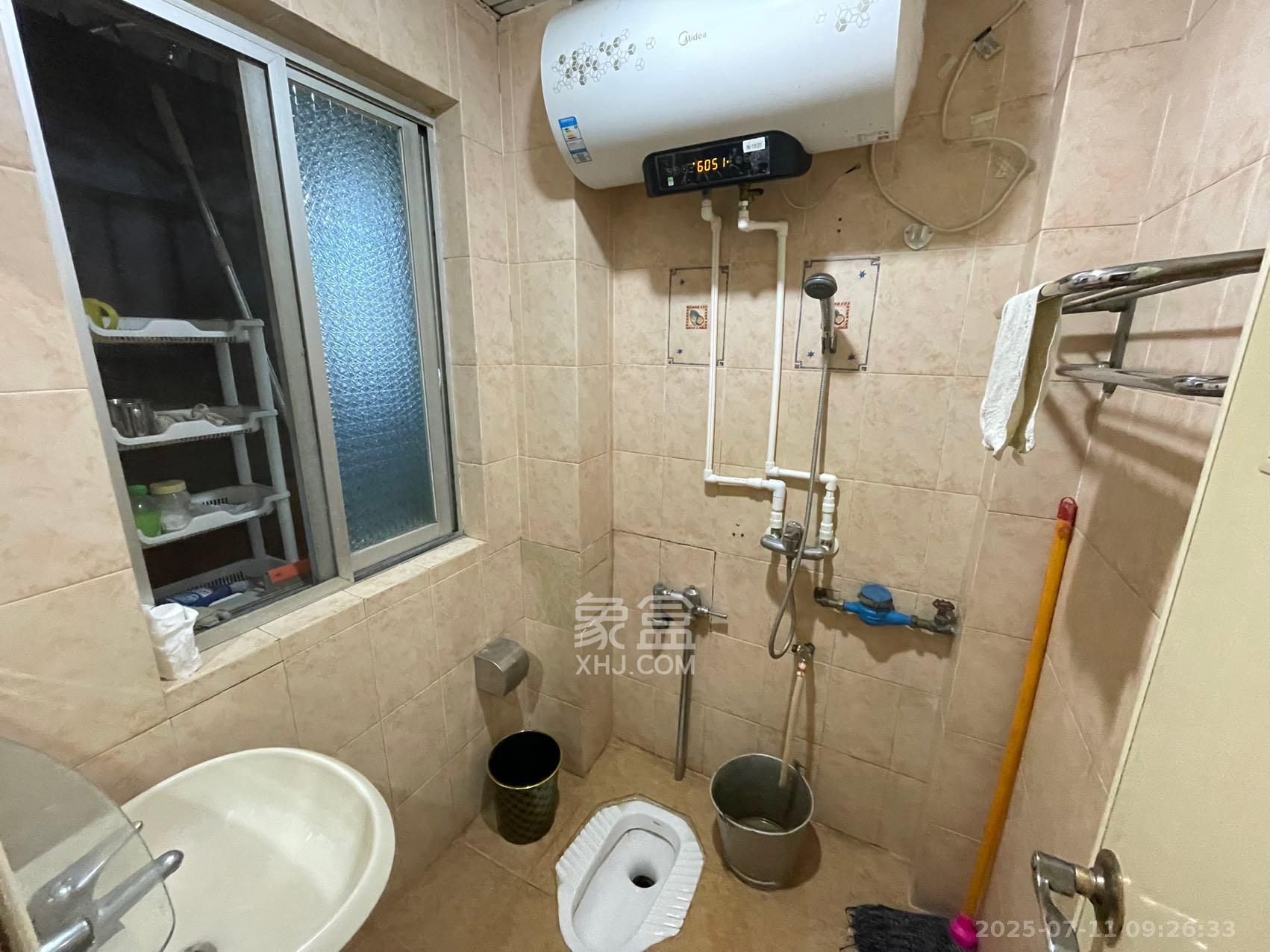 雅园小区  3室2厅2卫    2800.0元/月 雅园小区  3室2厅2卫    2800.0元/月室内图