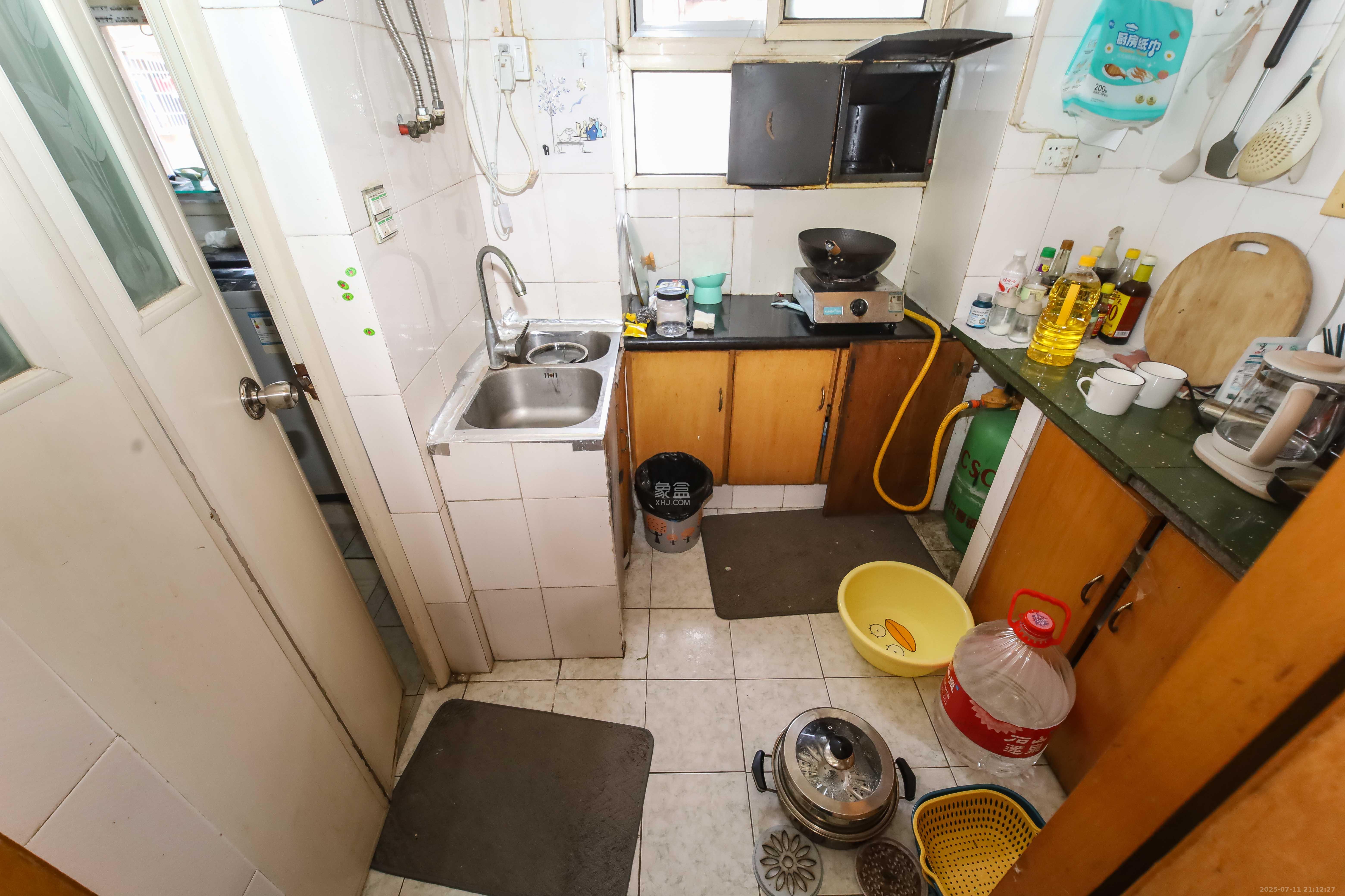 荷花园小区(安置房小区) 2室2厅1卫 38.0万 荷花园小区(安置房小区) 2室2厅1卫 38.0万厨房