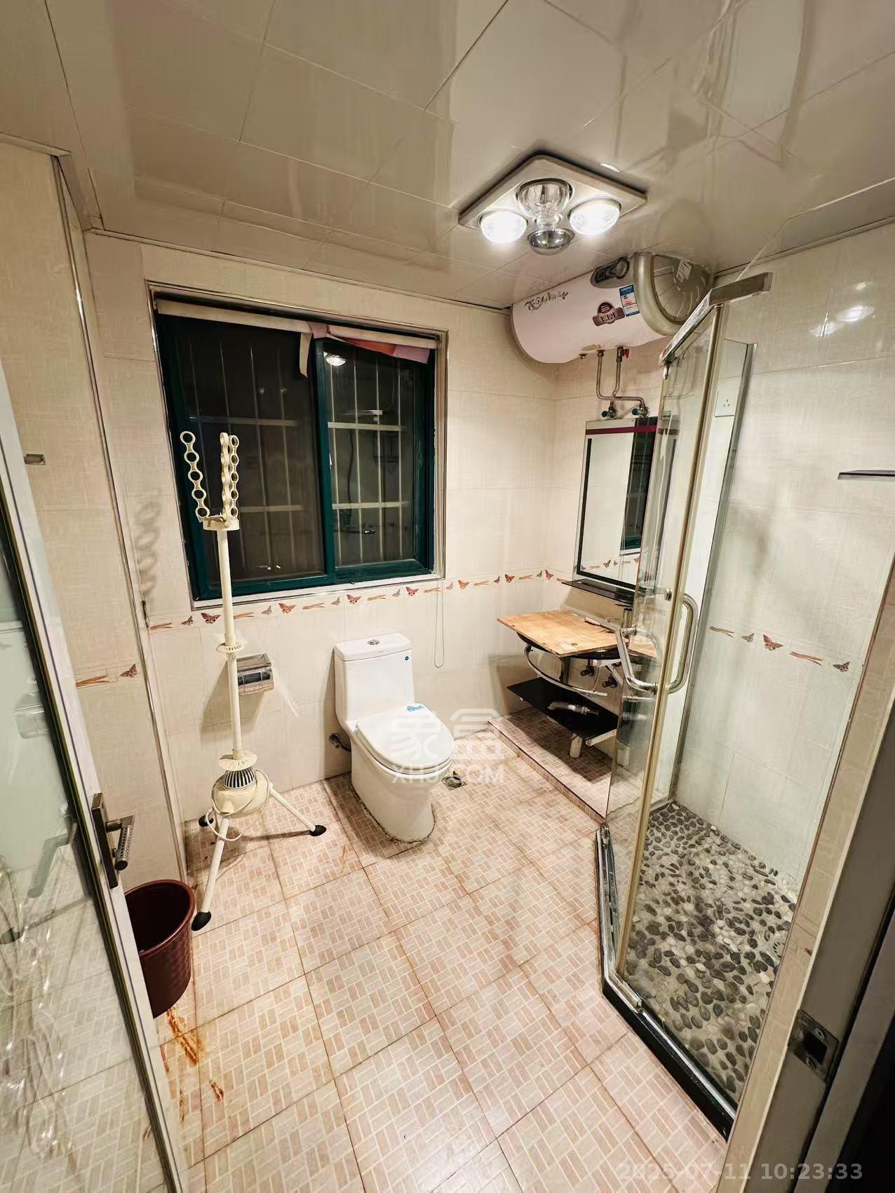 佳阳悦景馨都  3室2厅2卫    2300.0元/月 佳阳悦景馨都  3室2厅2卫    2300.0元/月室内图