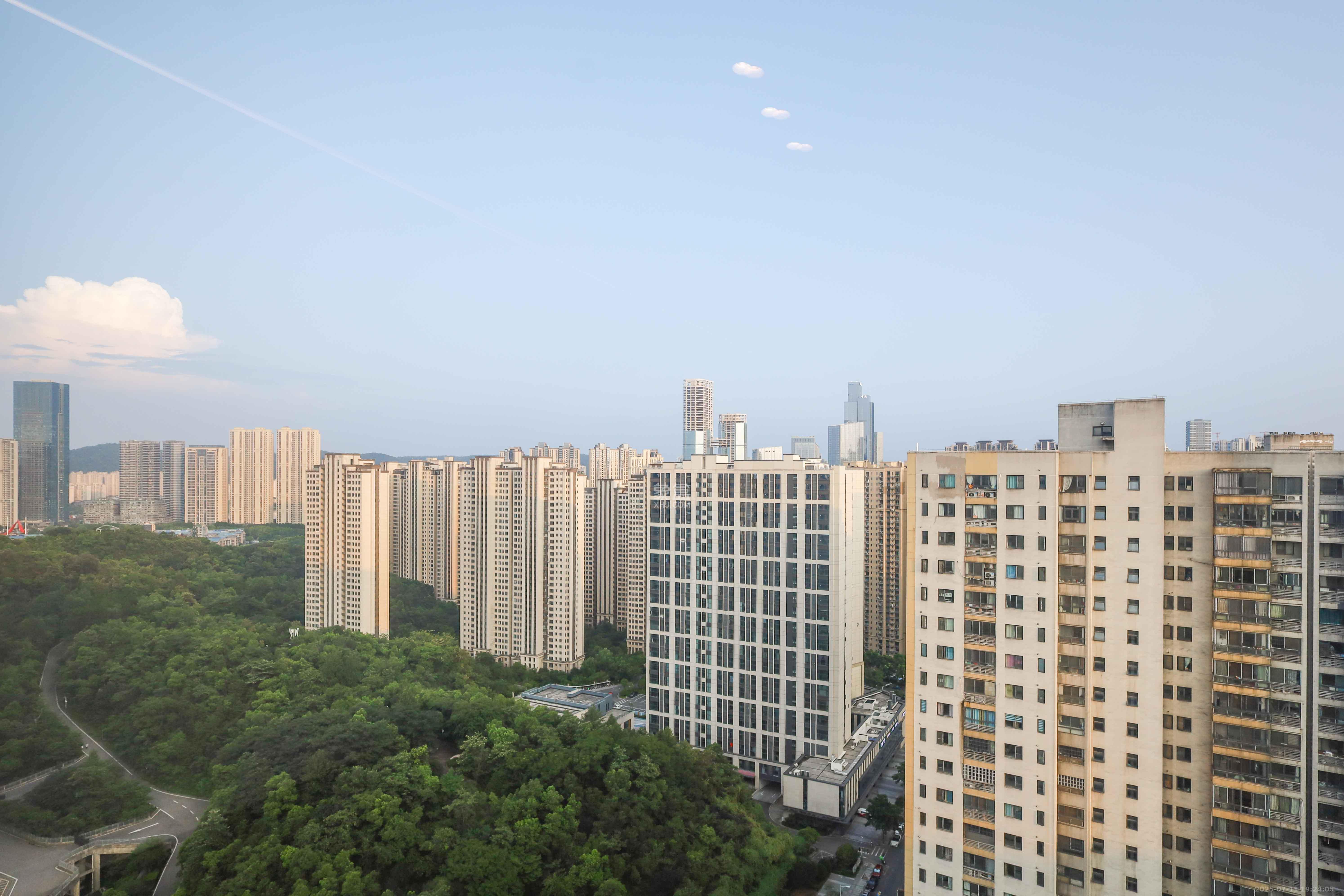好莱城（弘德西街）  4室2厅2卫   148.00万阳台