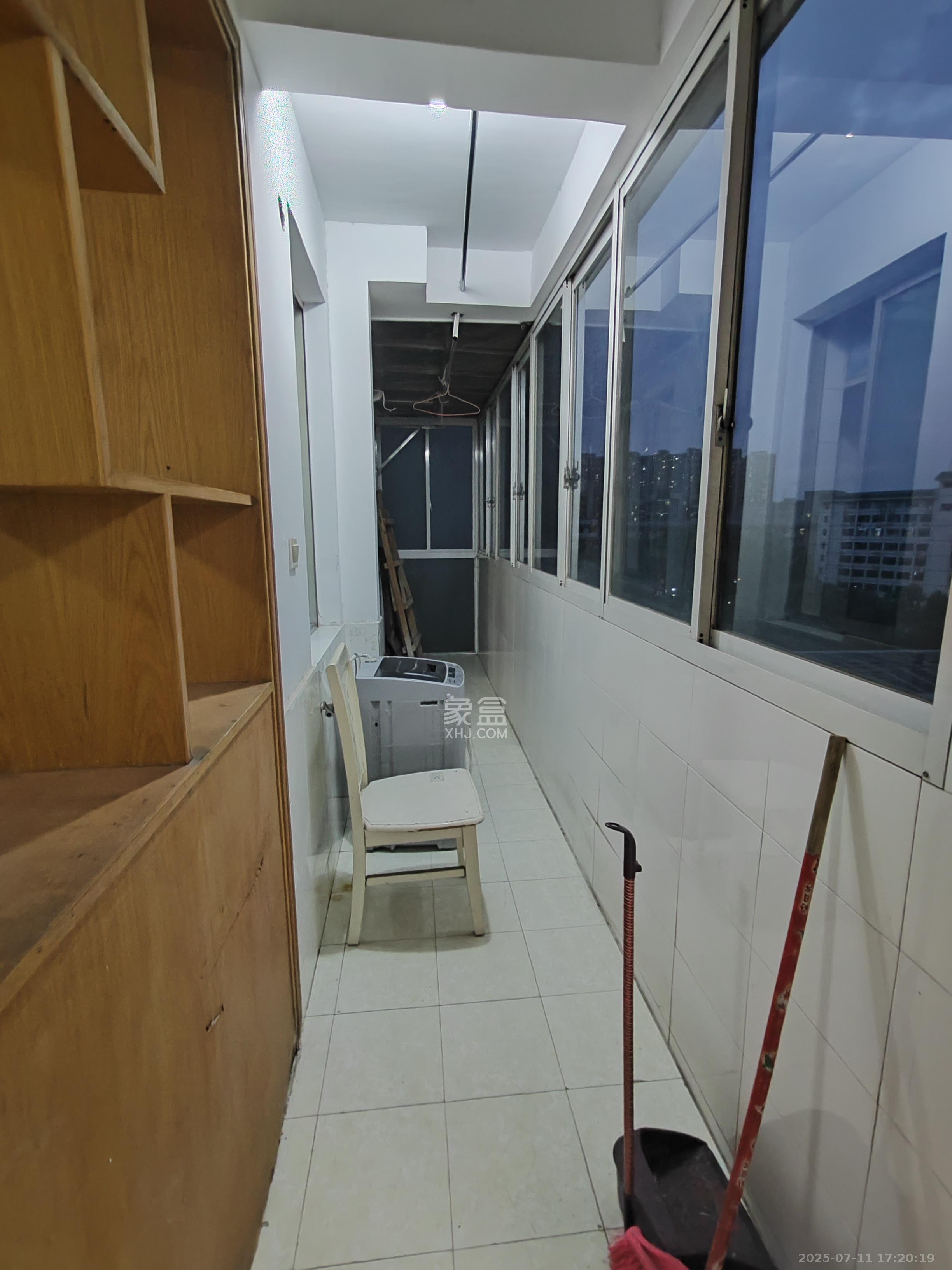 红树湾  3室2厅1卫   2000.00元/月室内图