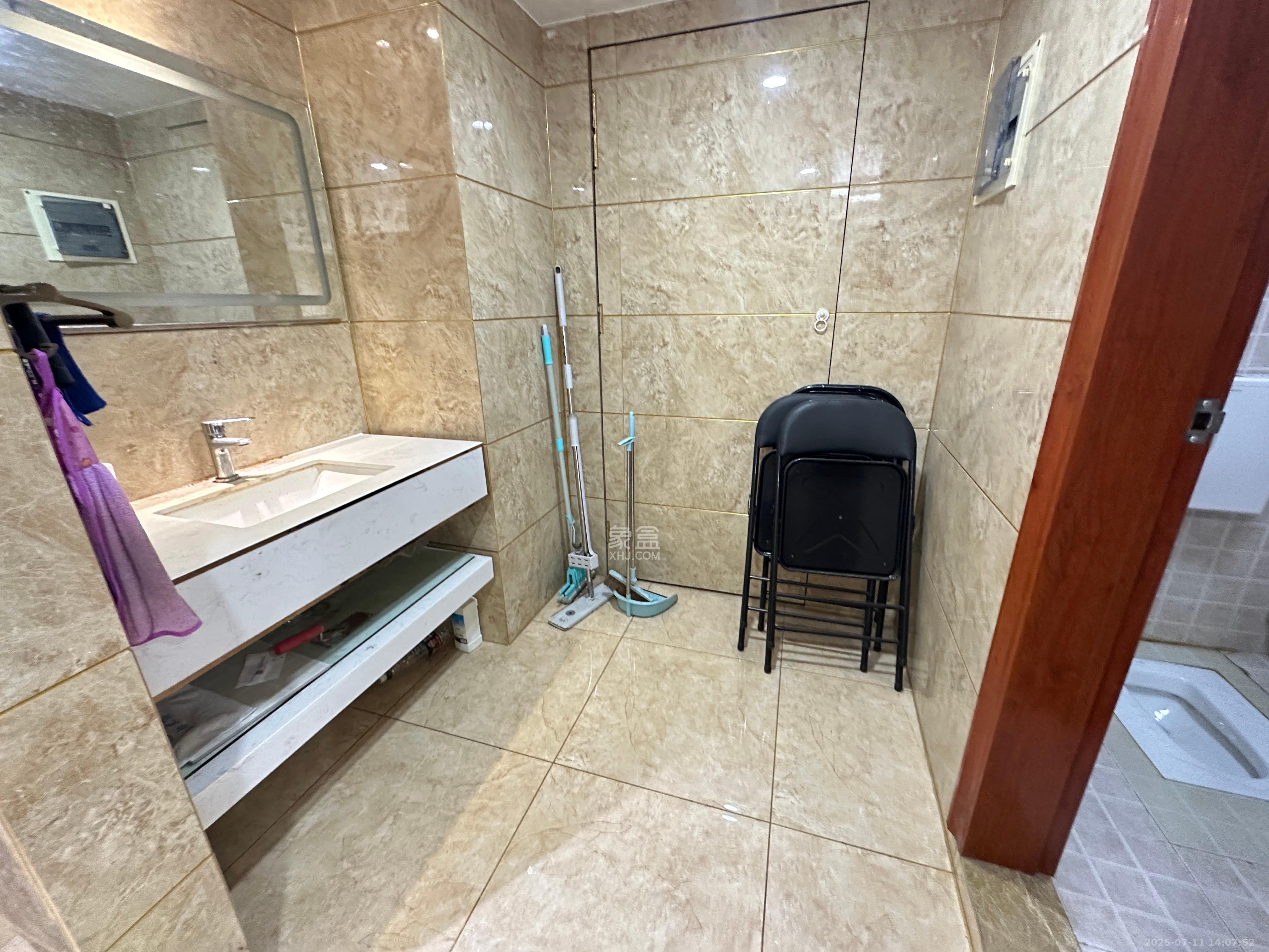 保利国际广场  1室2厅1卫    8200.0元/月室内图