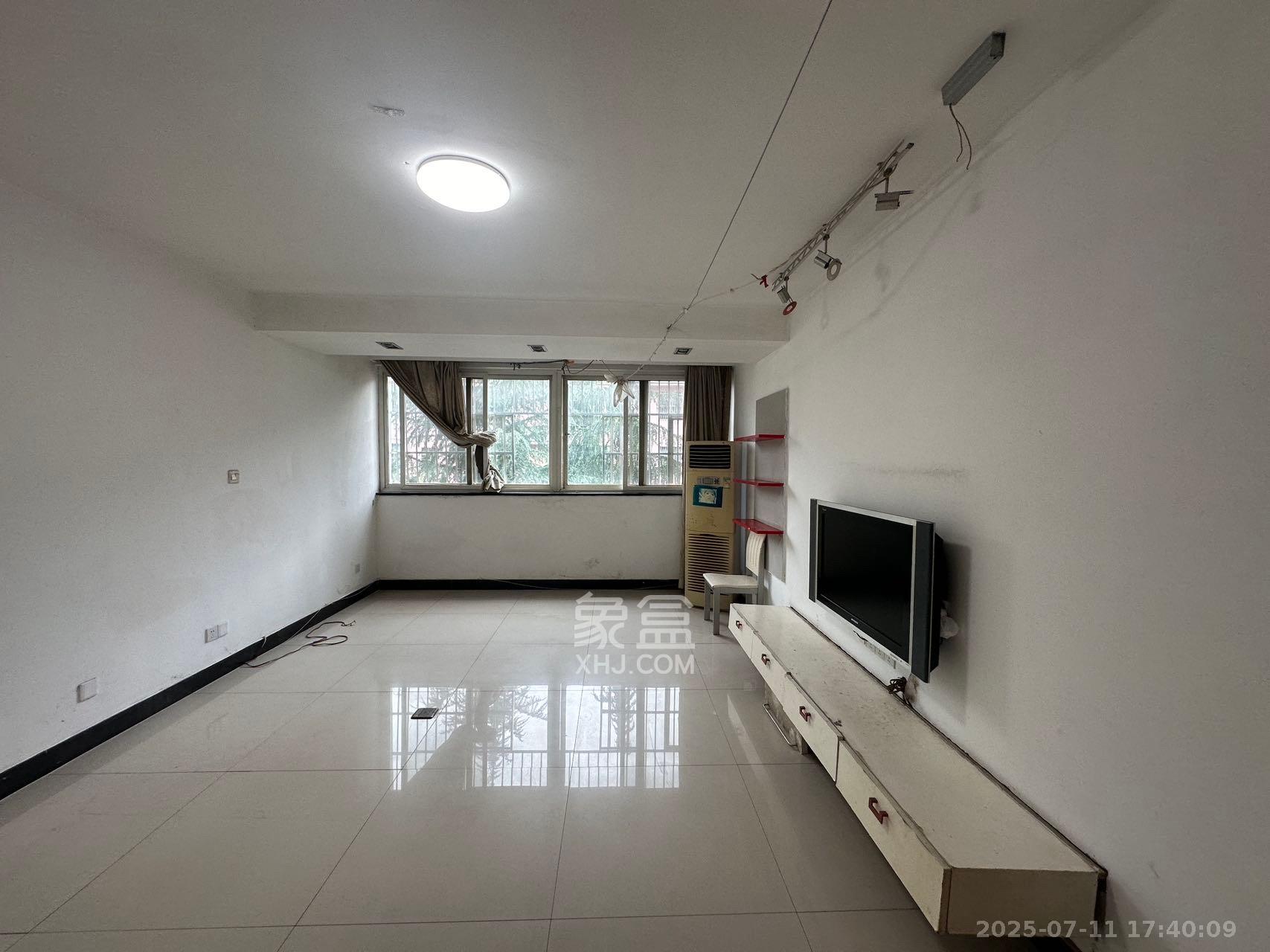 新星小区  4室2厅2卫    2200.0元/月 新星小区  4室2厅2卫    2200.0元/月室内图