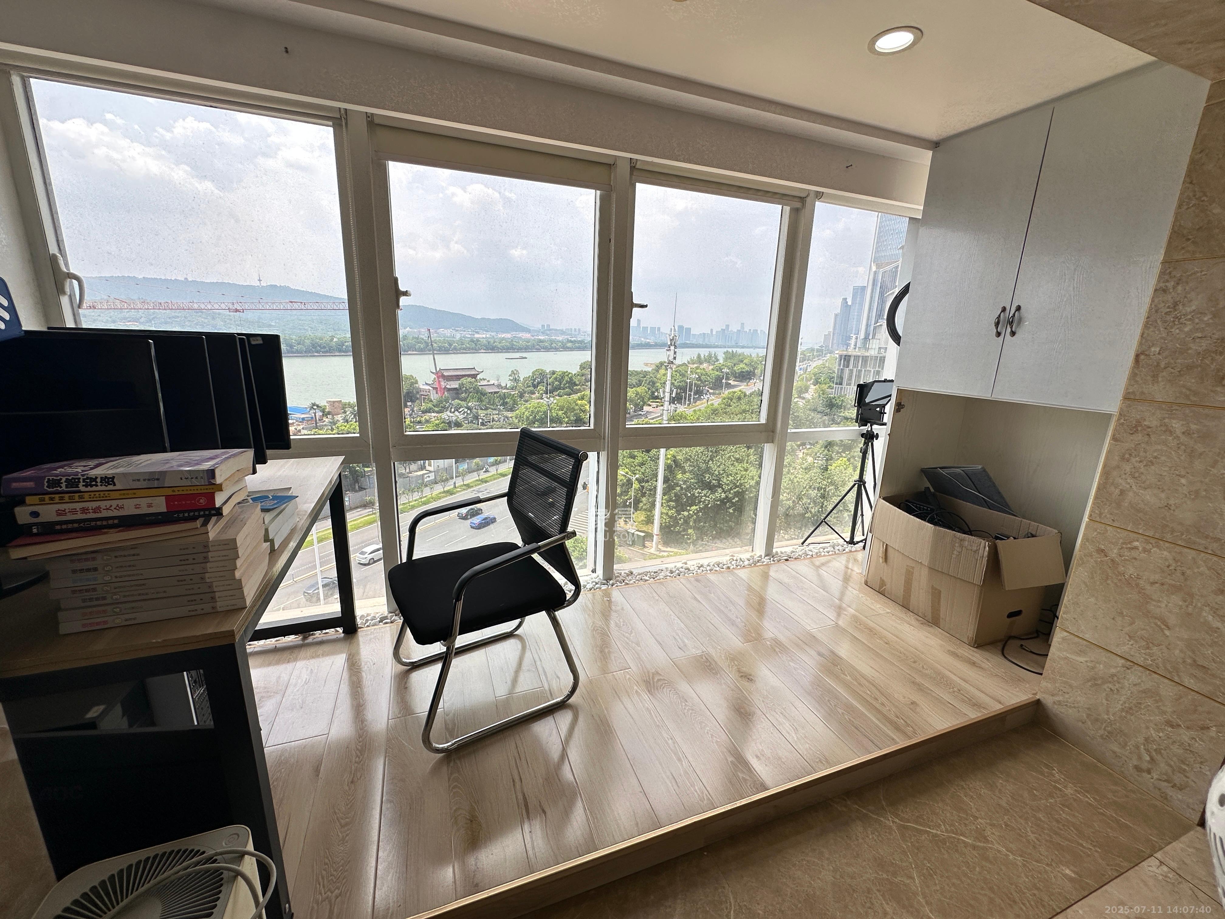 保利国际广场 1室2厅1卫 8200.0元/月 保利国际广场 1室2厅1卫 8200.0元/月室内图