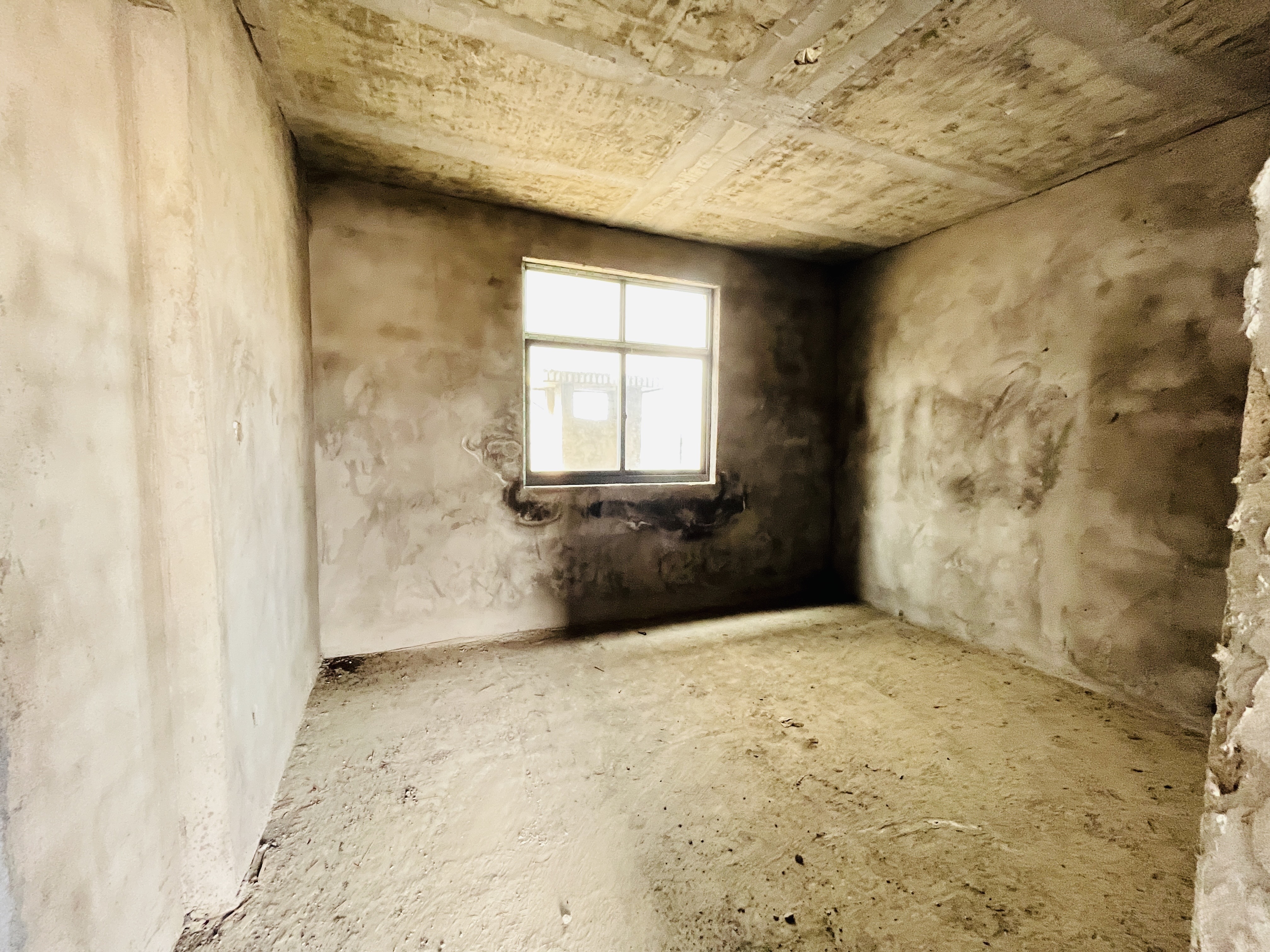 华都国际花园  4室2厅2卫    77.8万 华都国际花园  4室2厅2卫    77.8万客厅