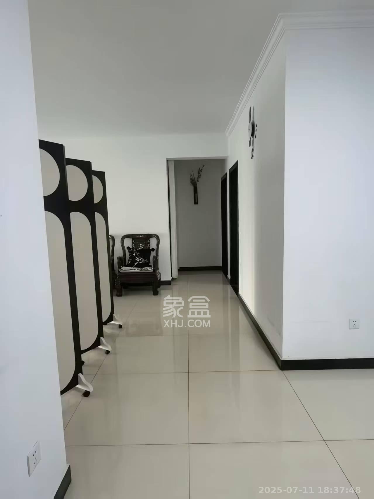 八方小区B区  3室2厅2卫   4200.00元/月室内图