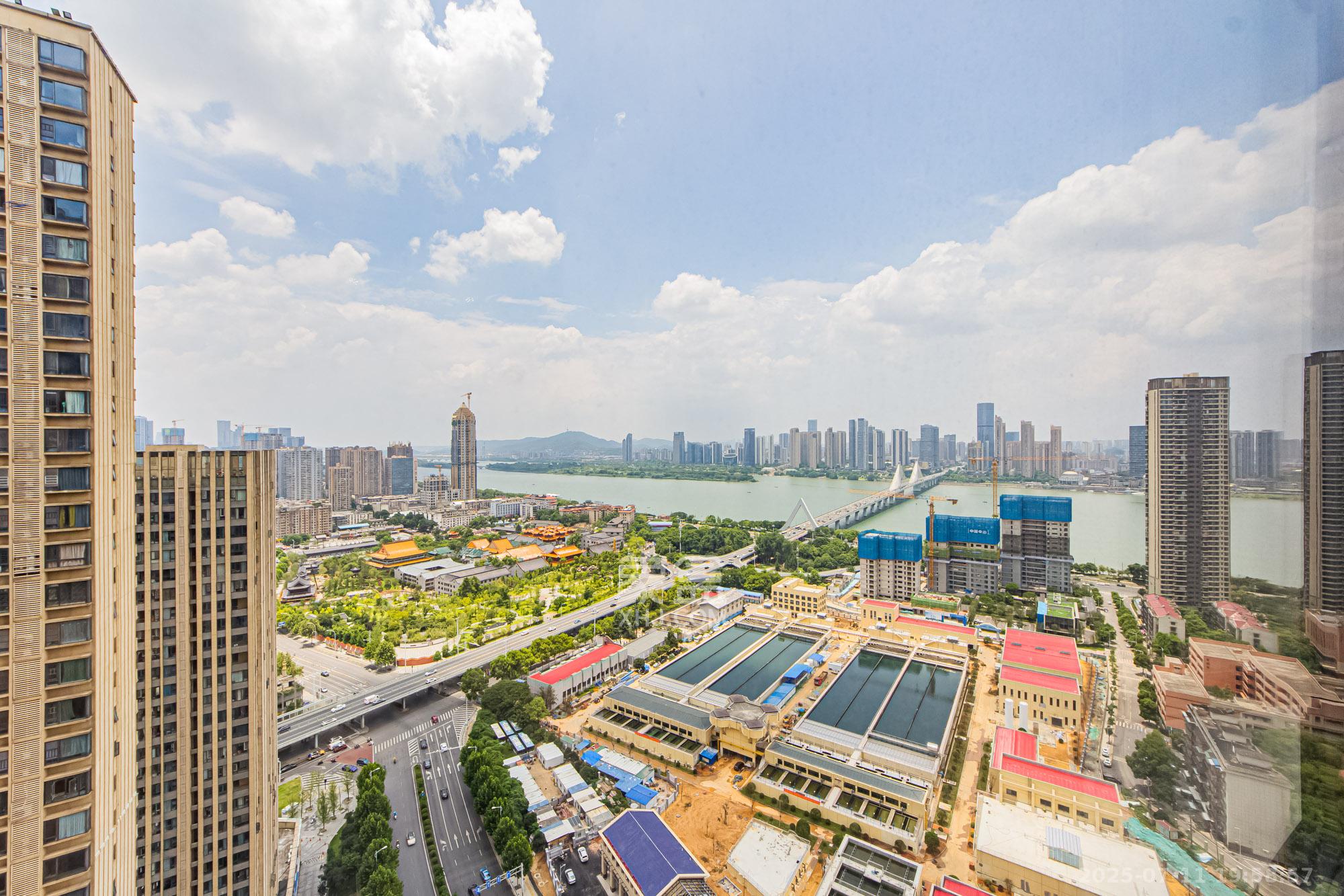 北辰三角洲E7区  4室2厅2卫    230.0万其他