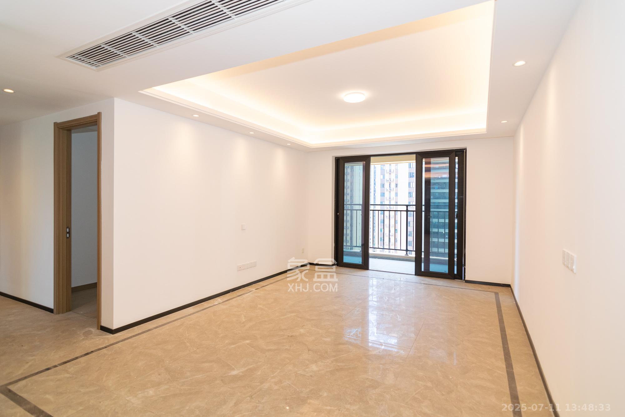 金辉优步学府  4室2厅2卫    105.0万 金辉优步学府  4室2厅2卫    105.0万客厅