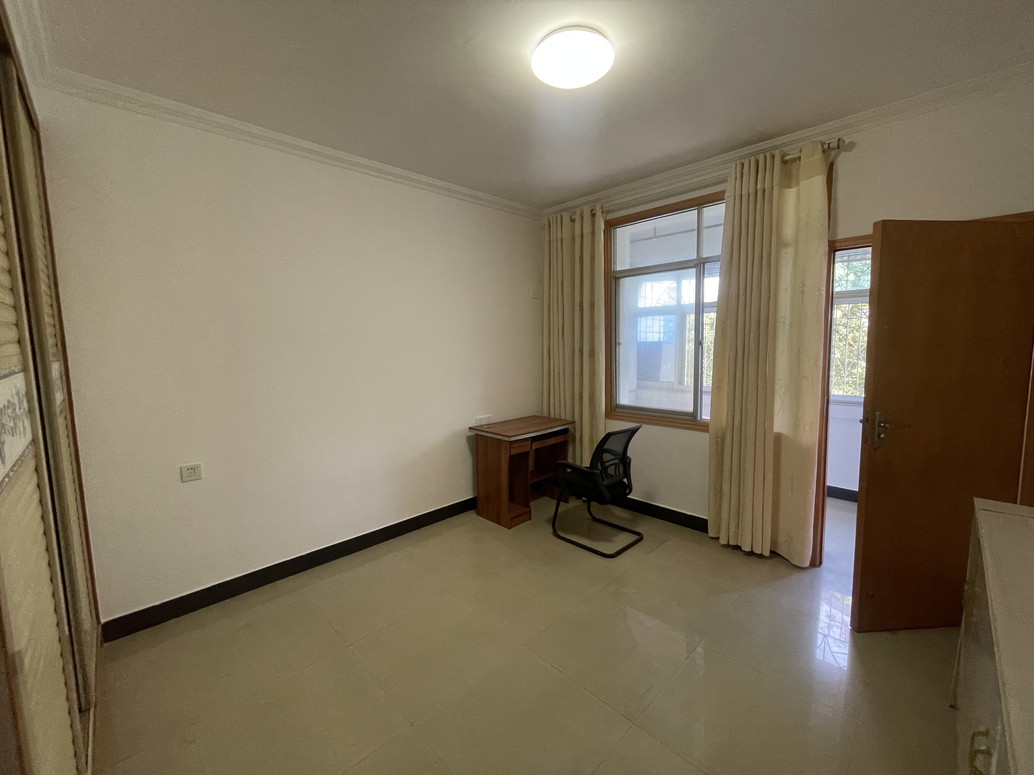 百货公司宿舍 3室2厅2卫 45.0万 百货公司宿舍 3室2厅2卫 45.0万客厅