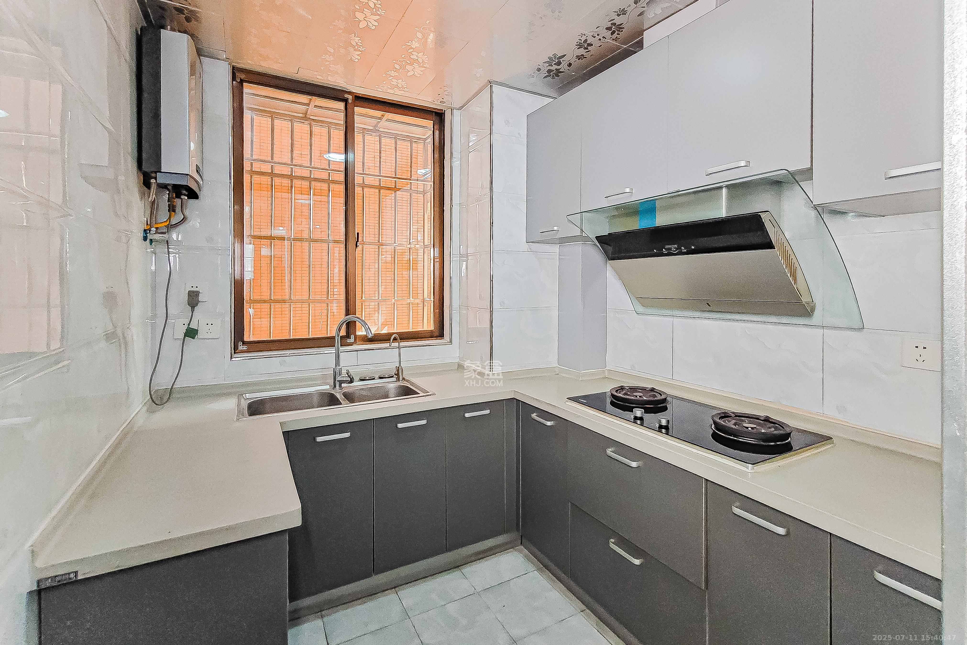 君悦紫园 2室2厅1卫 102.0万 君悦紫园 2室2厅1卫 102.0万厨房