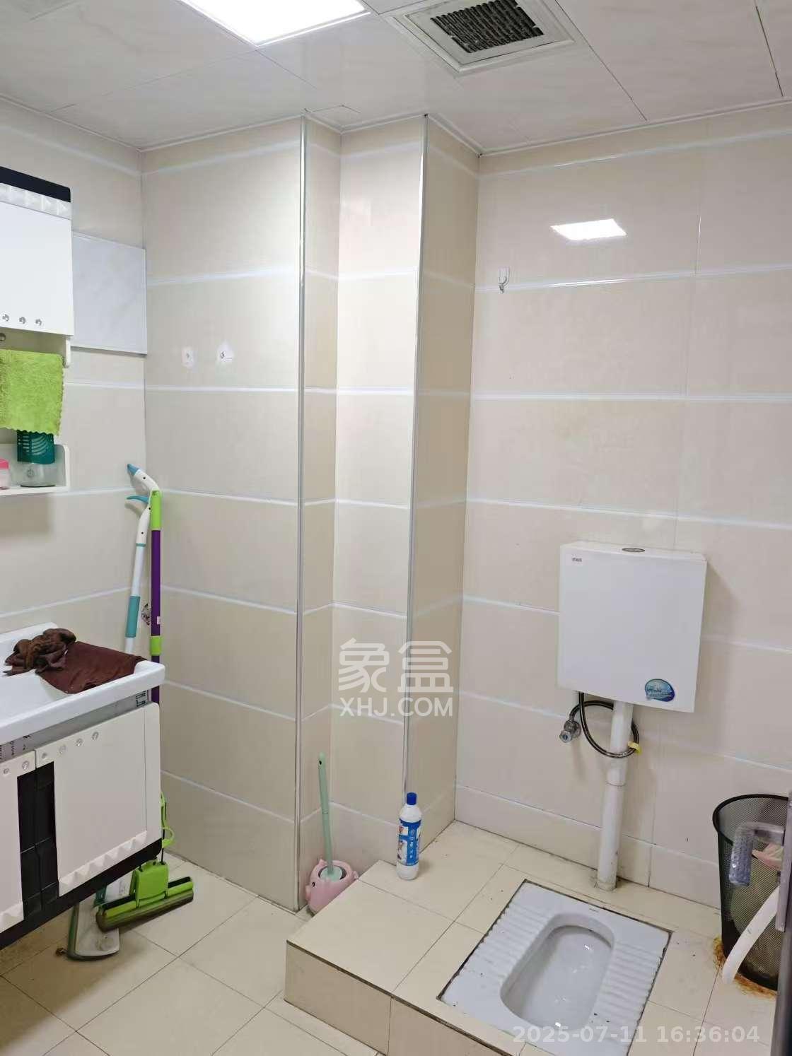 嘉玺大厦（高桥国际公寓）   64.74㎡      2400.0元/月室内图