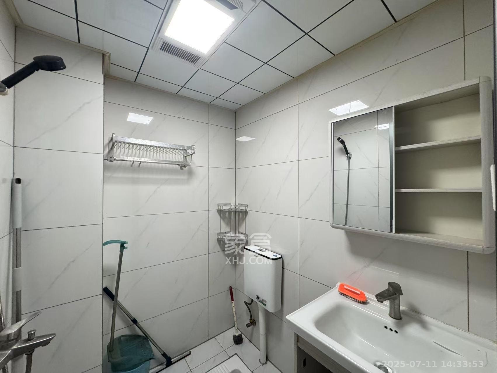 嘉雨兴园 1室1厅1卫 1800.0元/月 嘉雨兴园 1室1厅1卫 1800.0元/月室内图