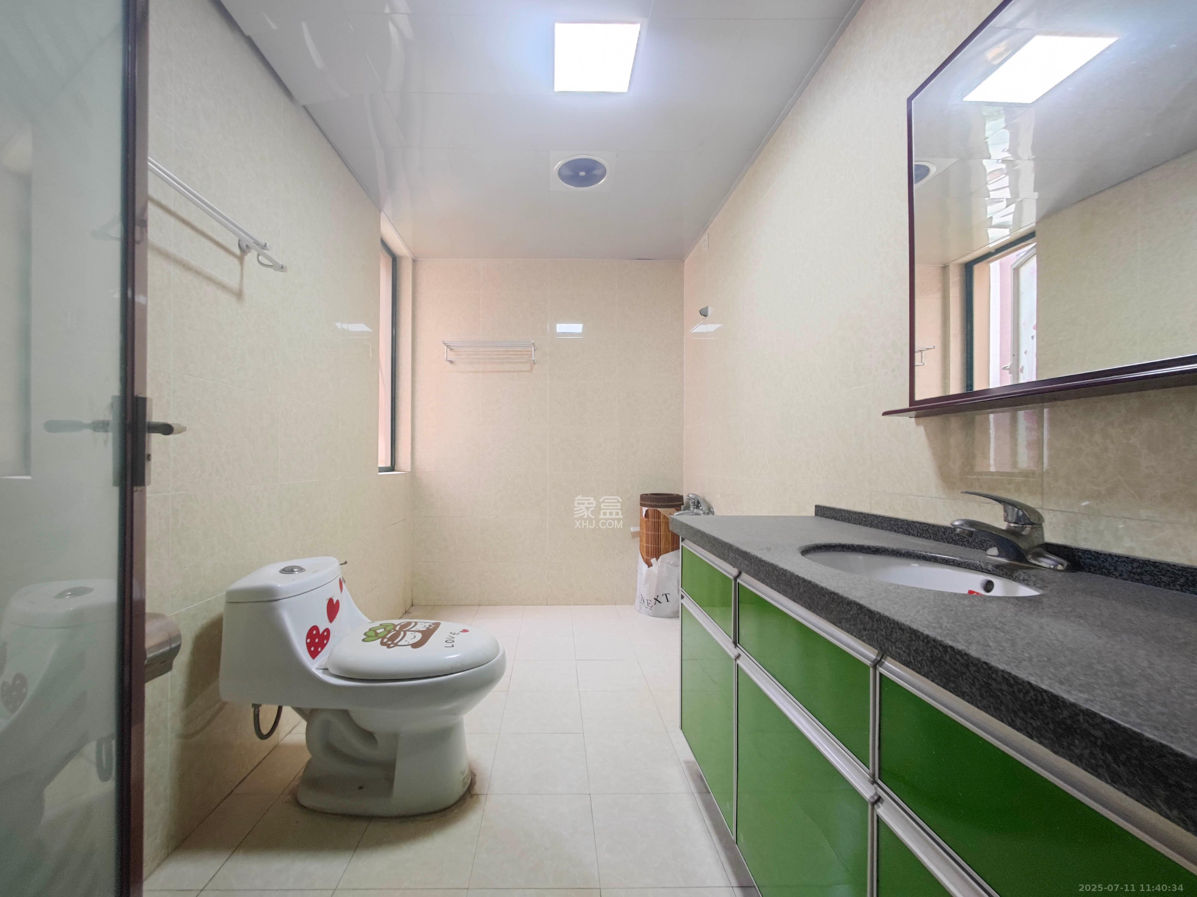 华盛世纪新城 4室2厅2卫 155.0万 华盛世纪新城 4室2厅2卫 155.0万卫生间