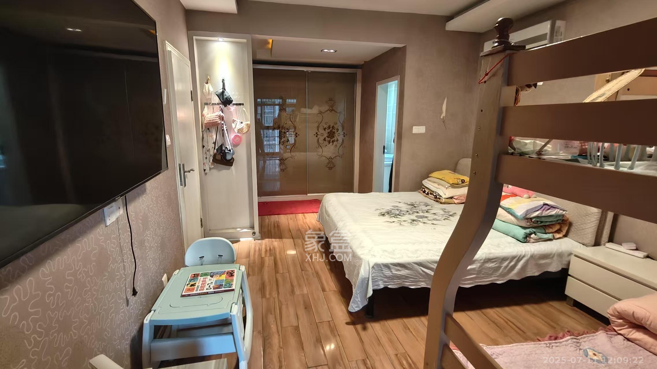 新城新世界一二三期  3室2厅2卫   3200.00元/月室内图