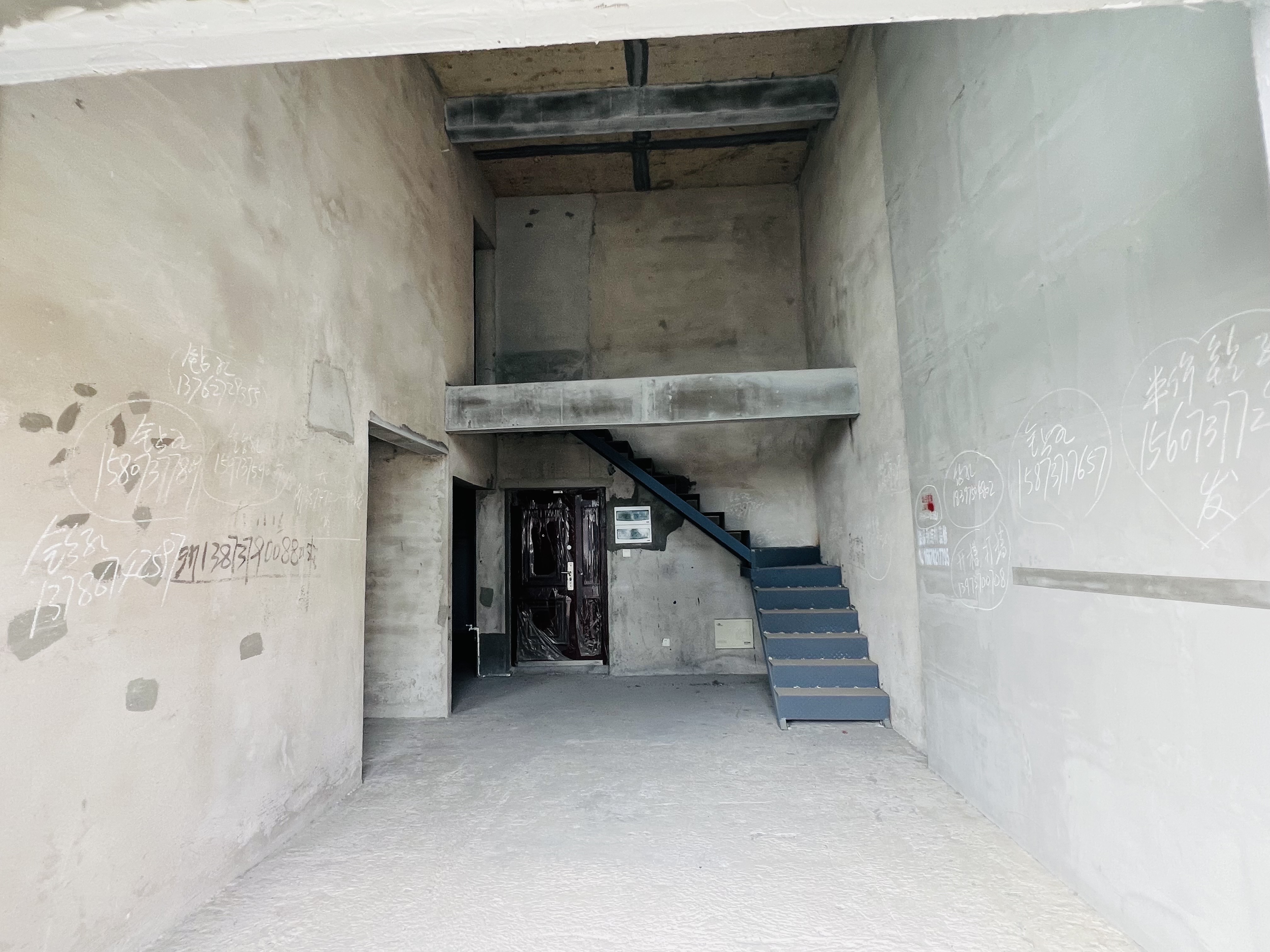 领御一方中心 3室2厅2卫 64.8万 领御一方中心 3室2厅2卫 64.8万客厅