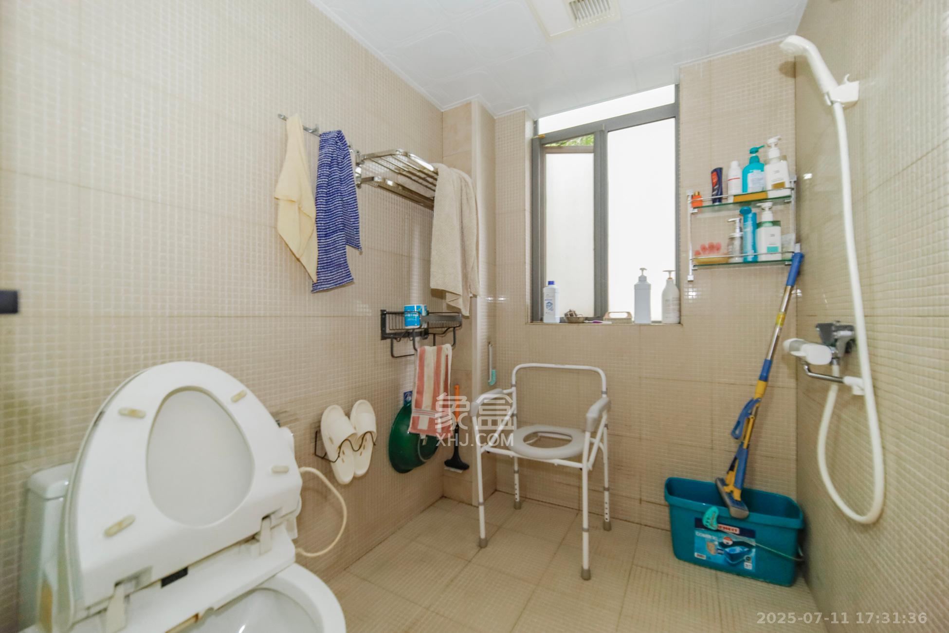 上海城小区  3室2厅2卫    109.0万 上海城小区  3室2厅2卫    109.0万卫生间