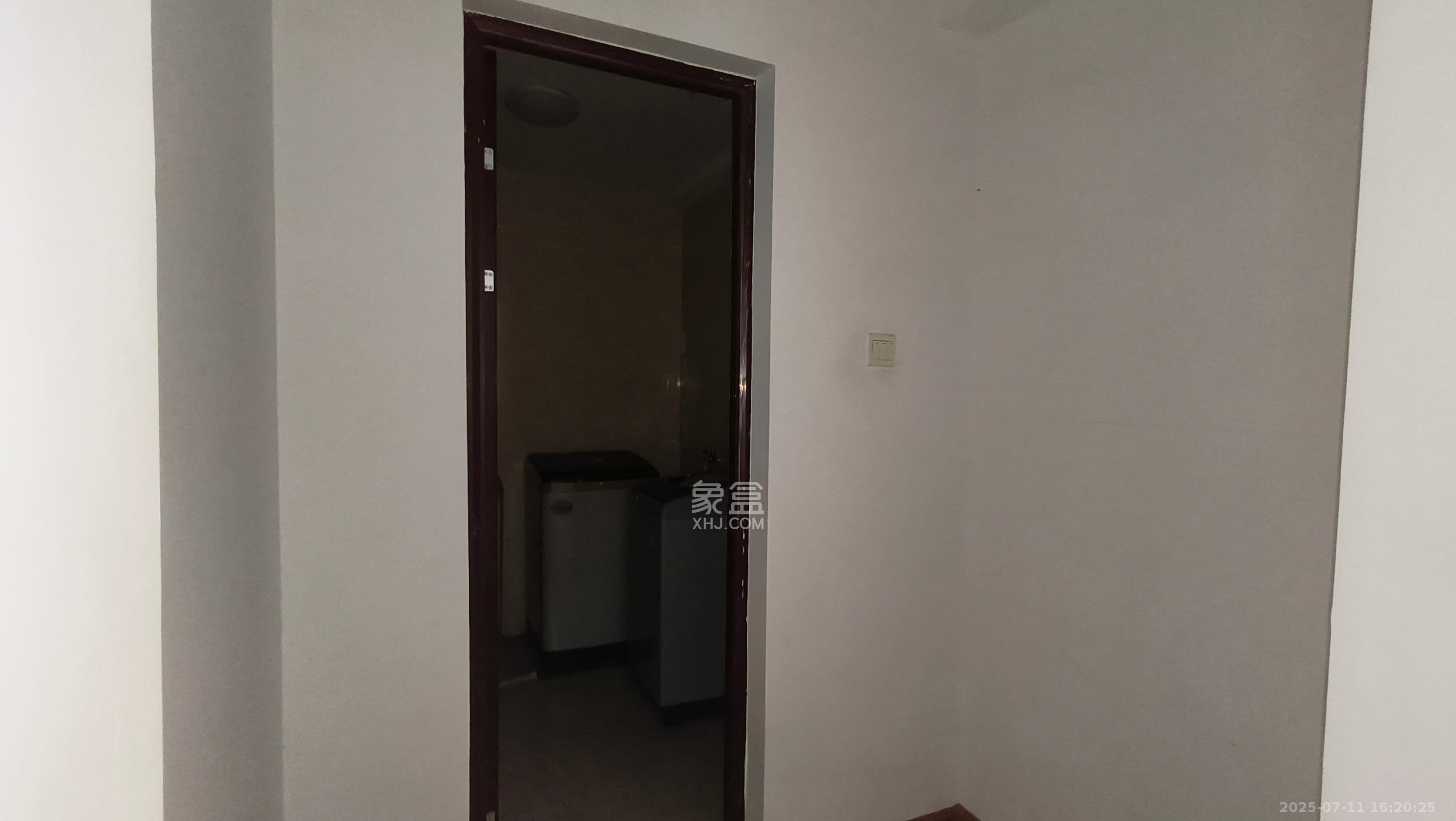 东岸锦城(东方人家)  3室2厅1卫   2000.00元/月室内图