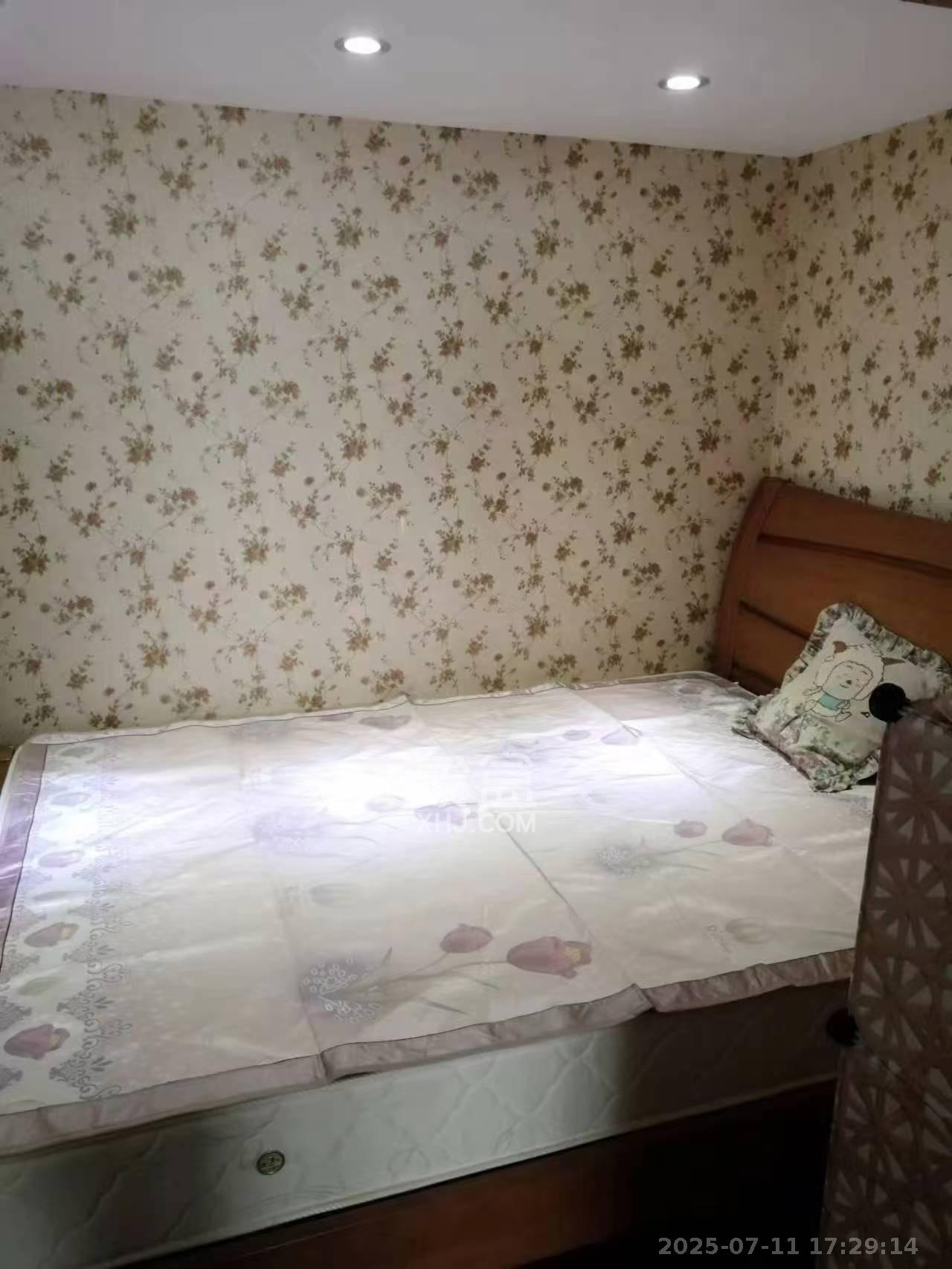 金色loft（鑫秋大厦）  2室2厅1卫   2100.00元/月室内图