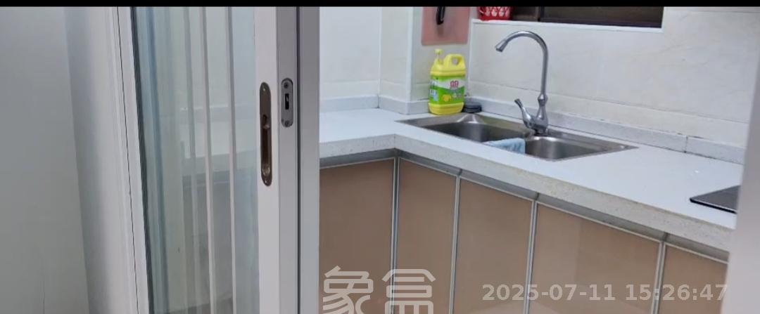 第六都（陆都小区）  3室2厅1卫   3200.00元/月室内图