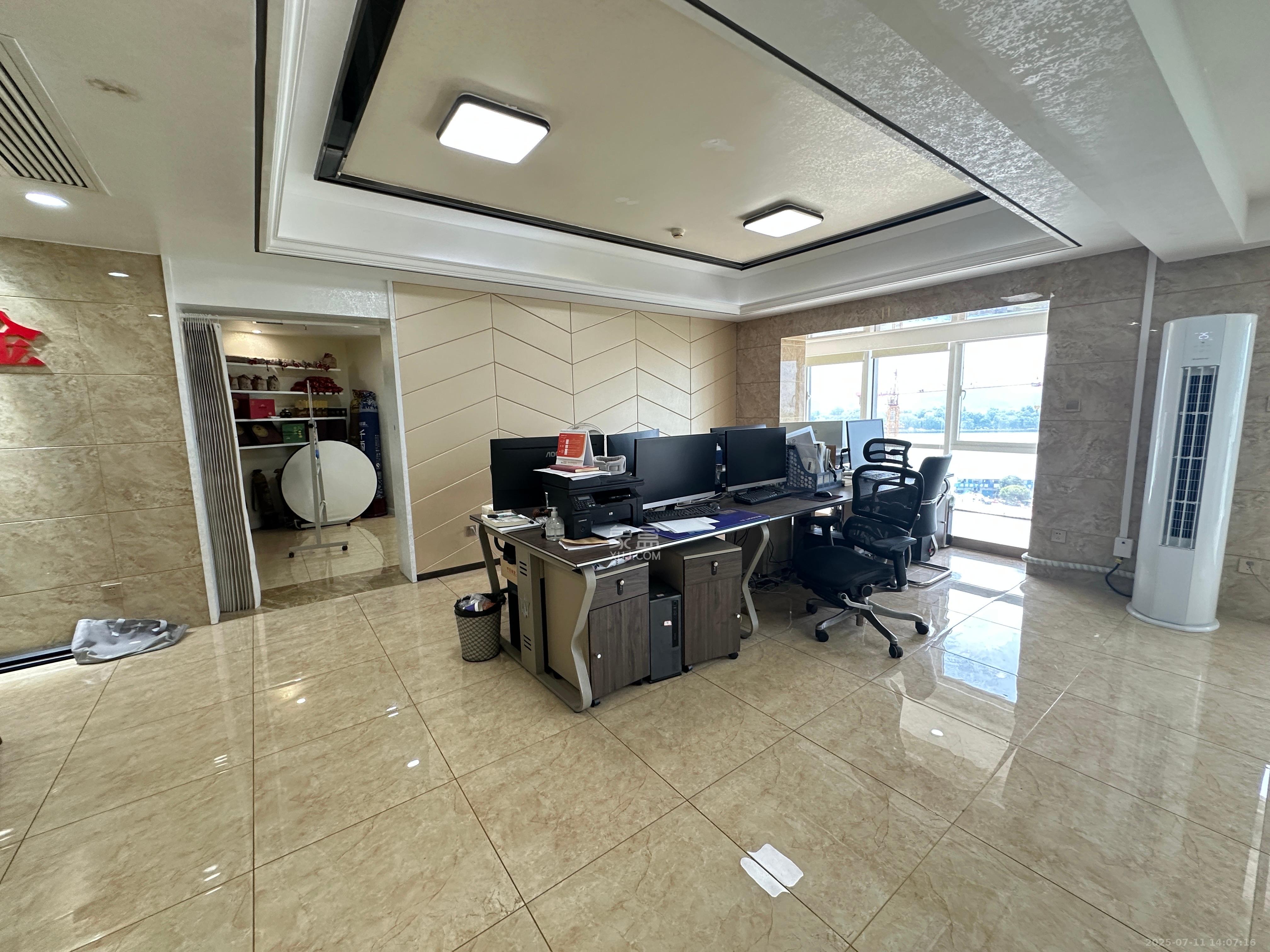 保利国际广场 1室2厅1卫 8200.0元/月 保利国际广场 1室2厅1卫 8200.0元/月室内图