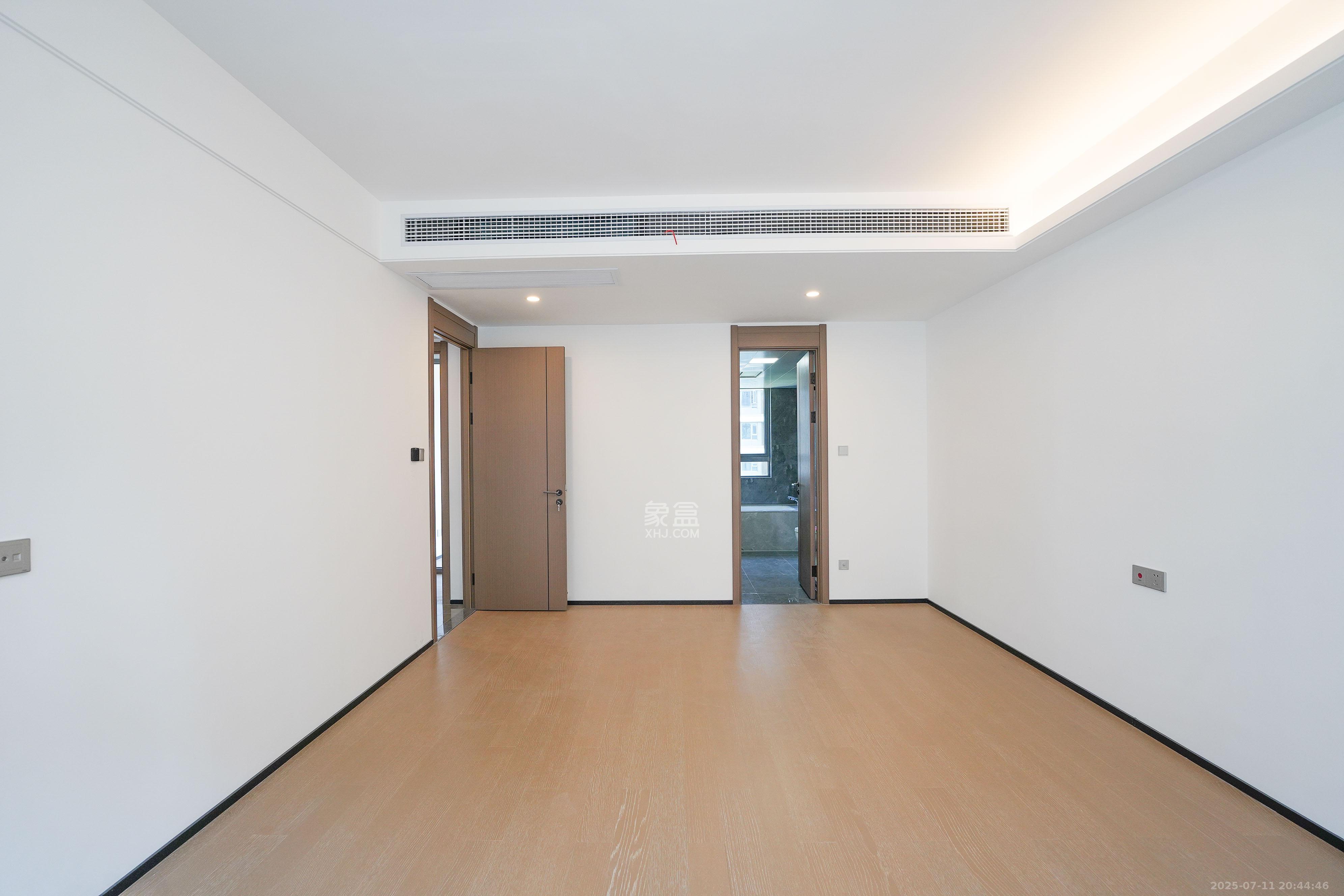 中海寰宇天下  4室2厅3卫    230.0万 中海寰宇天下  4室2厅3卫    230.0万卧室