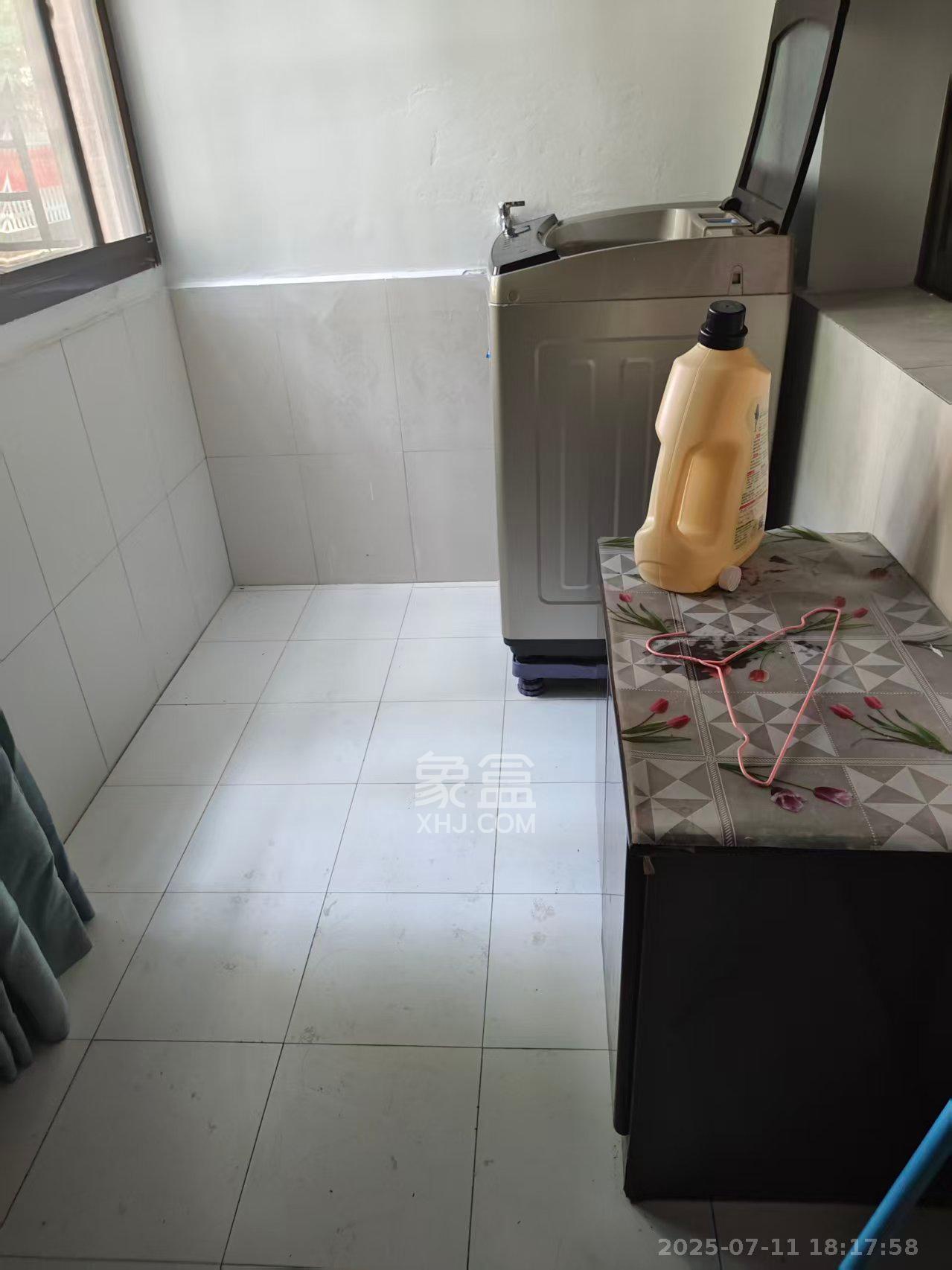 荷晏小区  3室1厅1卫   2000.00元/月室内图