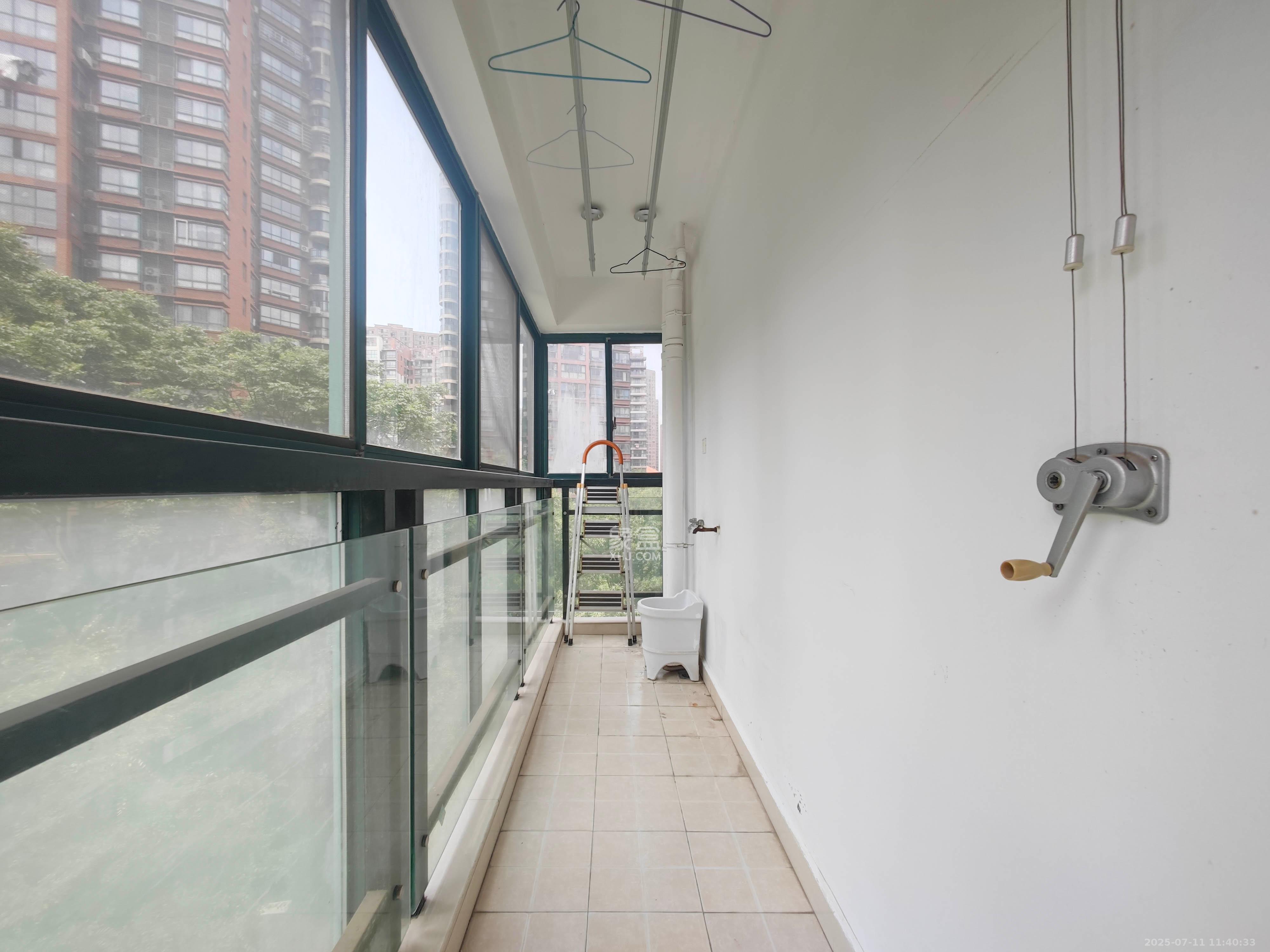 华盛世纪新城 4室2厅2卫 155.0万 华盛世纪新城 4室2厅2卫 155.0万阳台