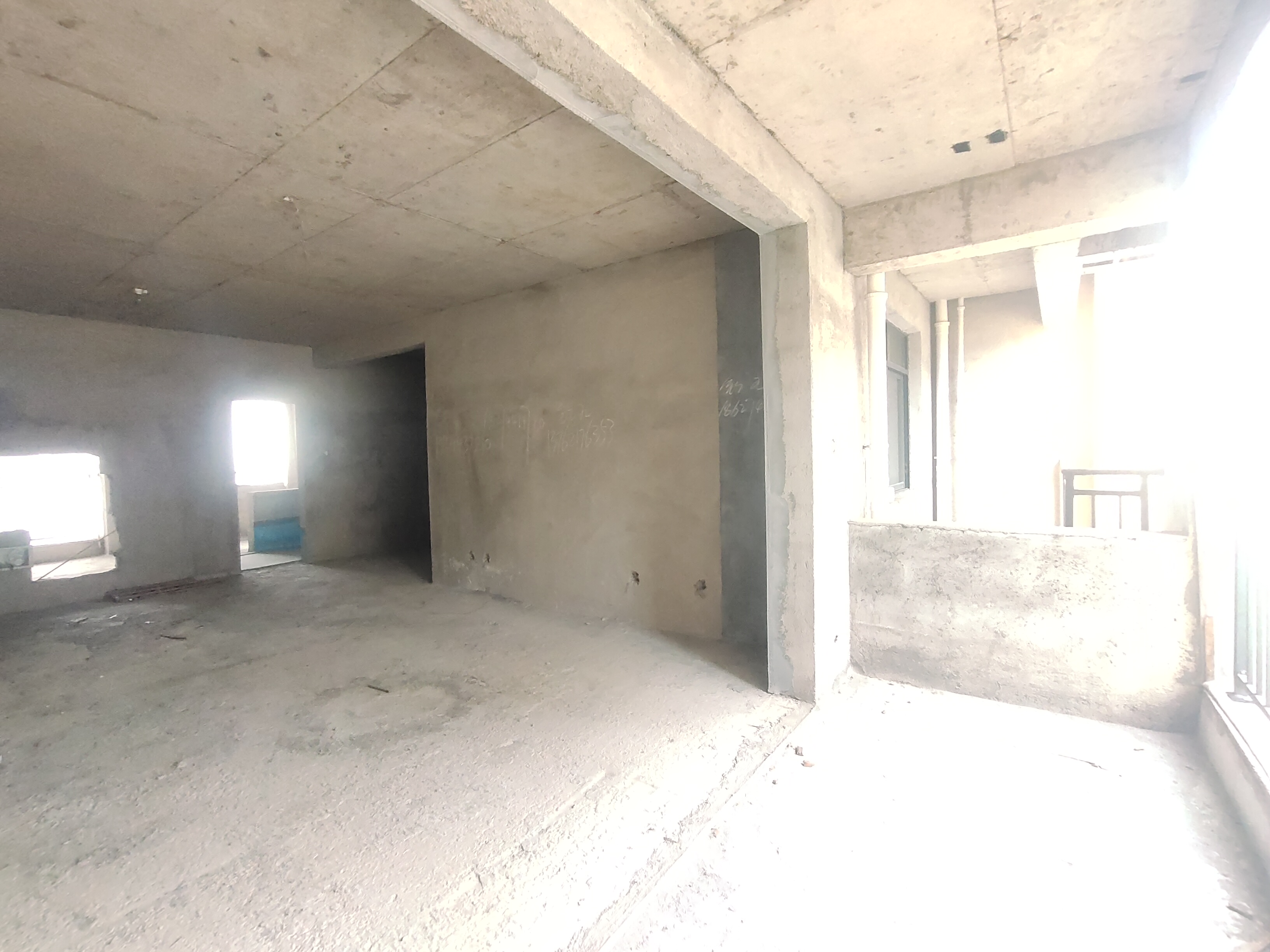 丽景天下二期 5室2厅2卫 93.8万 丽景天下二期 5室2厅2卫 93.8万客厅