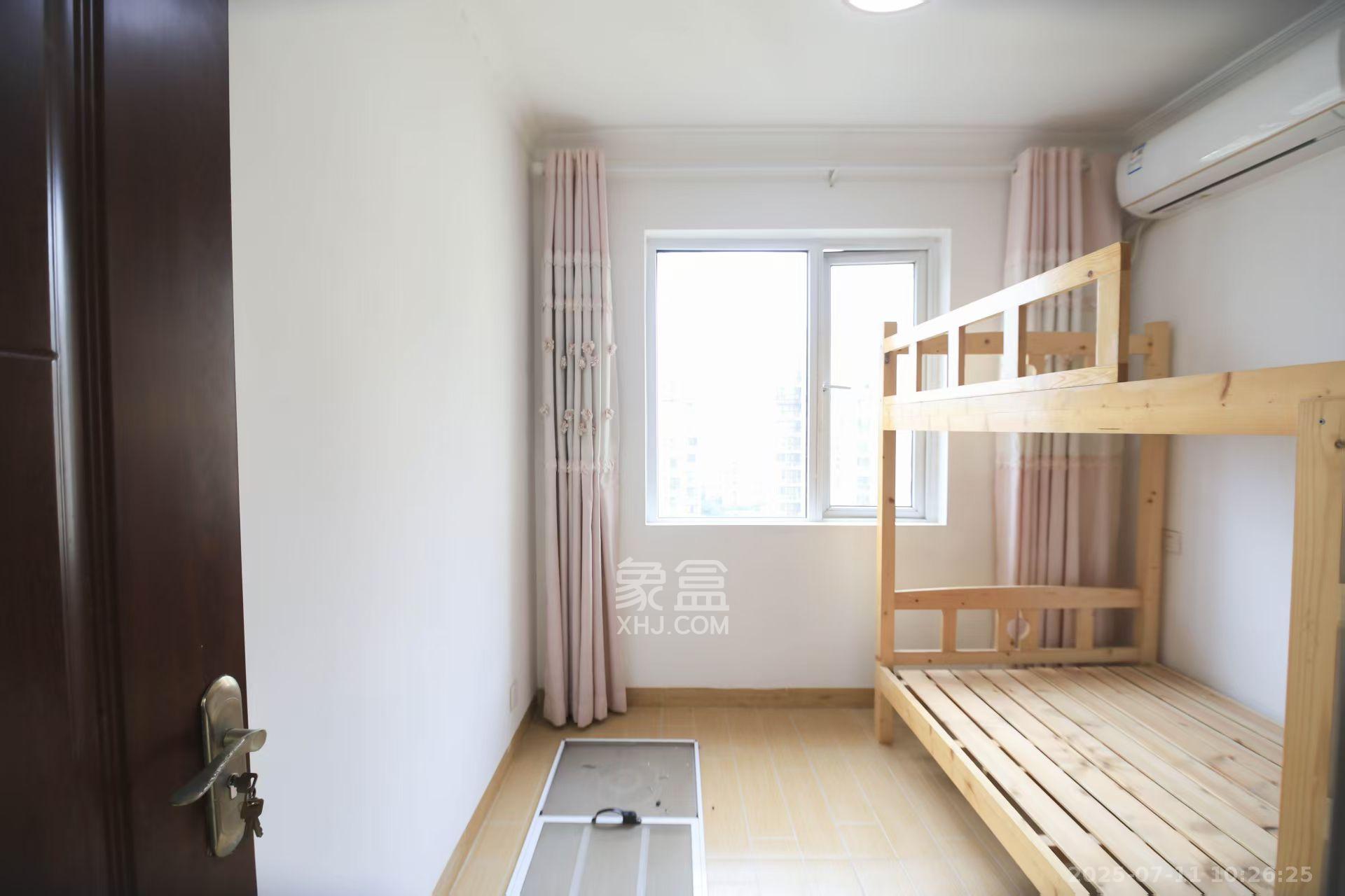 蓝光幸福满庭  4室2厅2卫   2400.00元/月室内图
