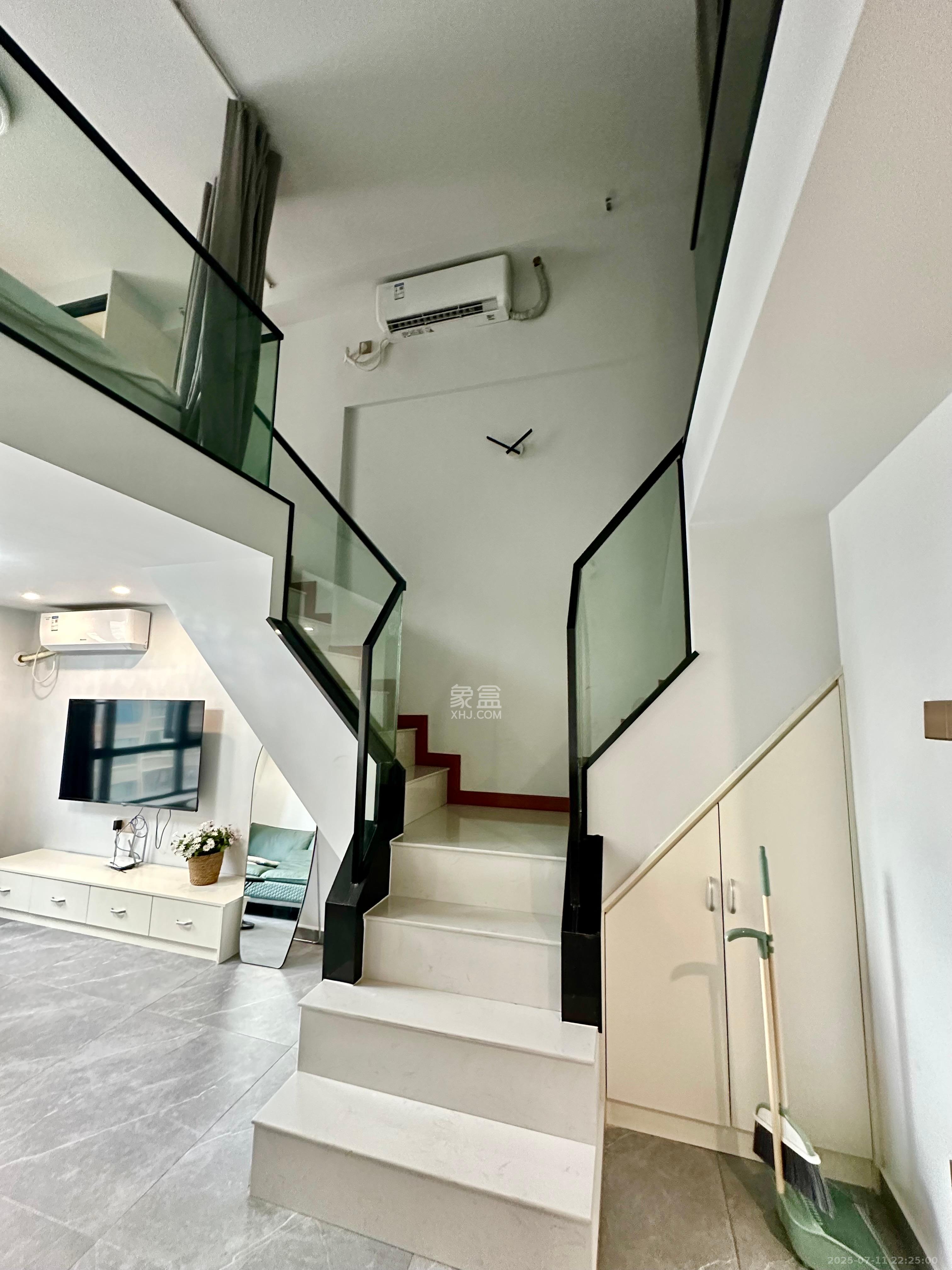 藏珑湖上公馆  2室1厅1卫    2300.0元/月 藏珑湖上公馆  2室1厅1卫    2300.0元/月室内图