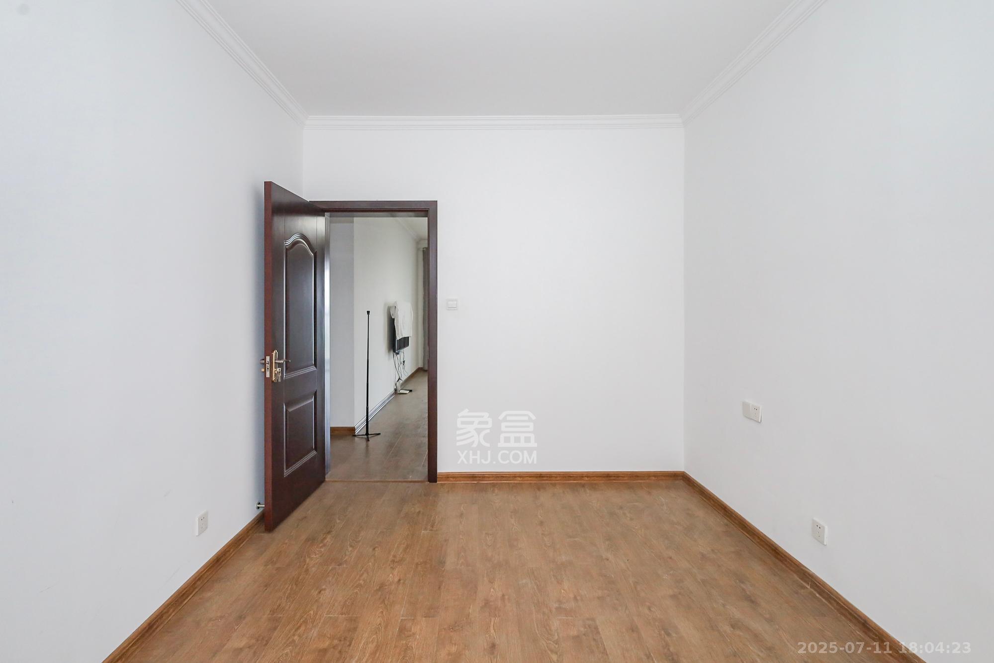 八方小区C区  3室2厅2卫    368.0万 八方小区C区  3室2厅2卫    368.0万卧室