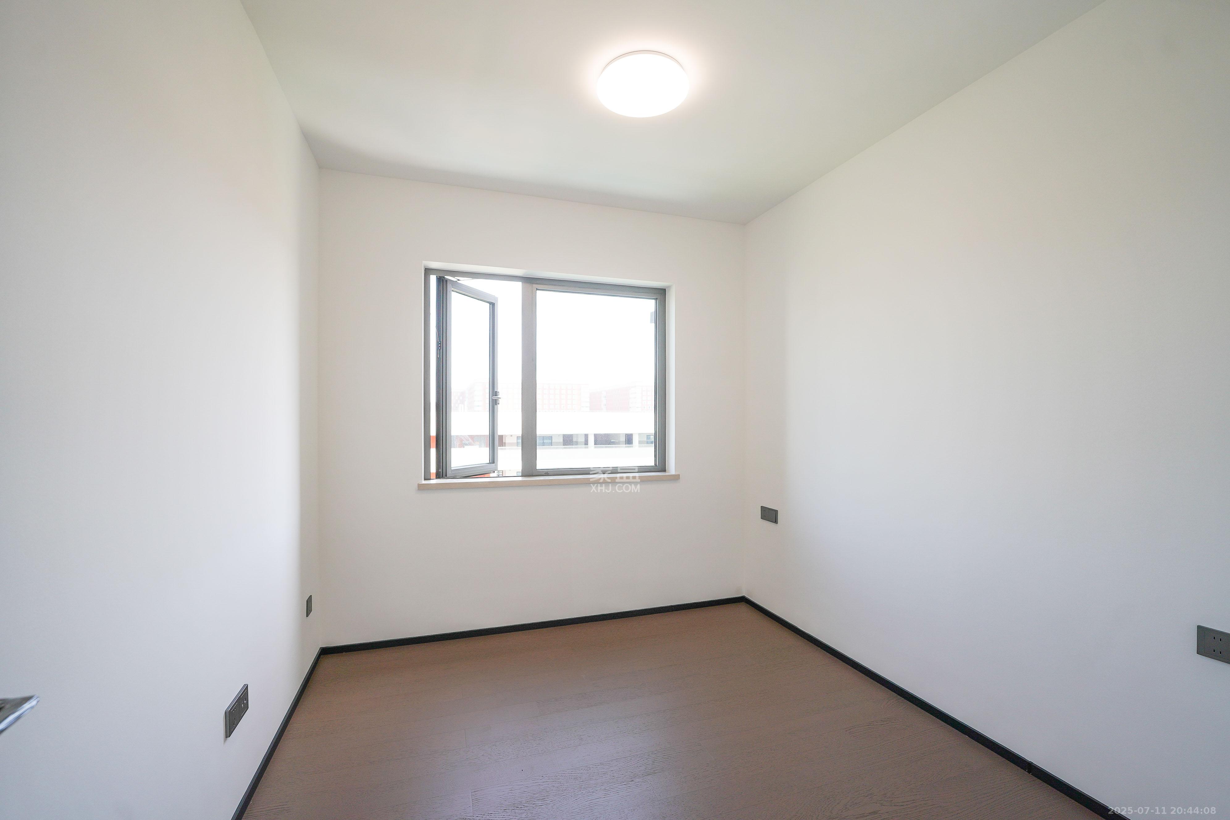 中海寰宇天下 4室2厅2卫 148.00万 中海寰宇天下 4室2厅2卫 148.00万卧室