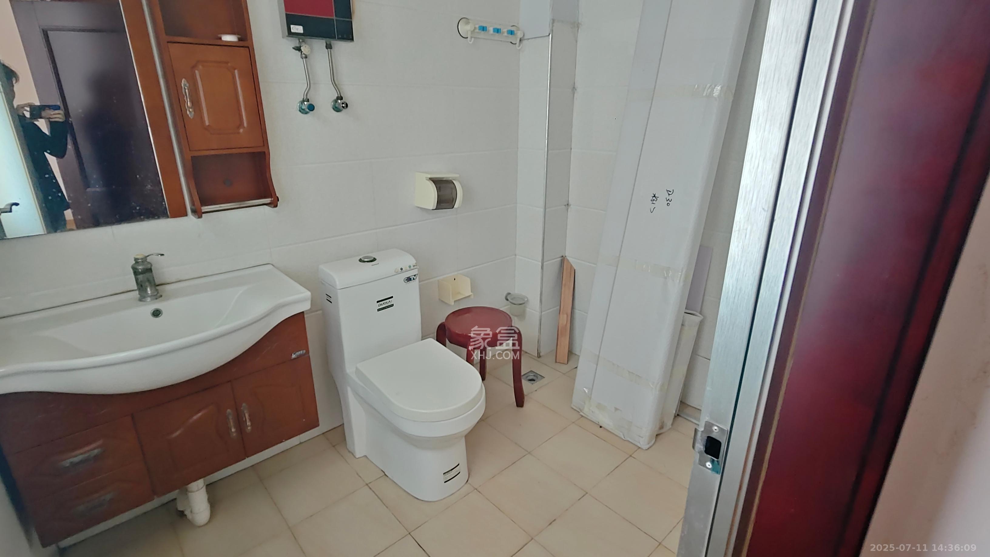 嘉盛华庭(一期、二期、三期) 3室2厅2卫 3200.0元/月 嘉盛华庭(一期、二期、三期) 3室2厅2卫 3200.0元/月室内图