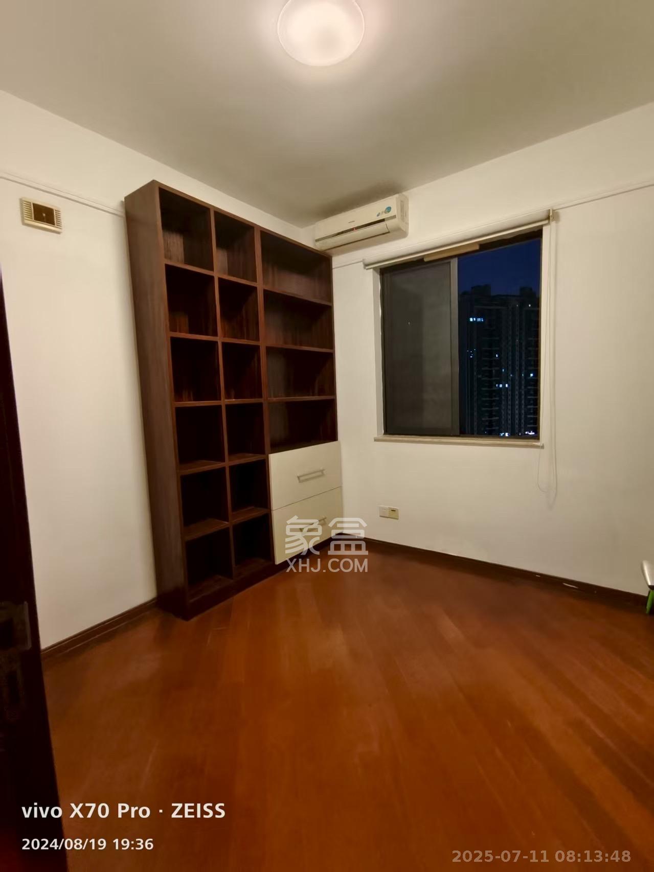 西街花园  4室2厅2卫   3800.00元/月室内图