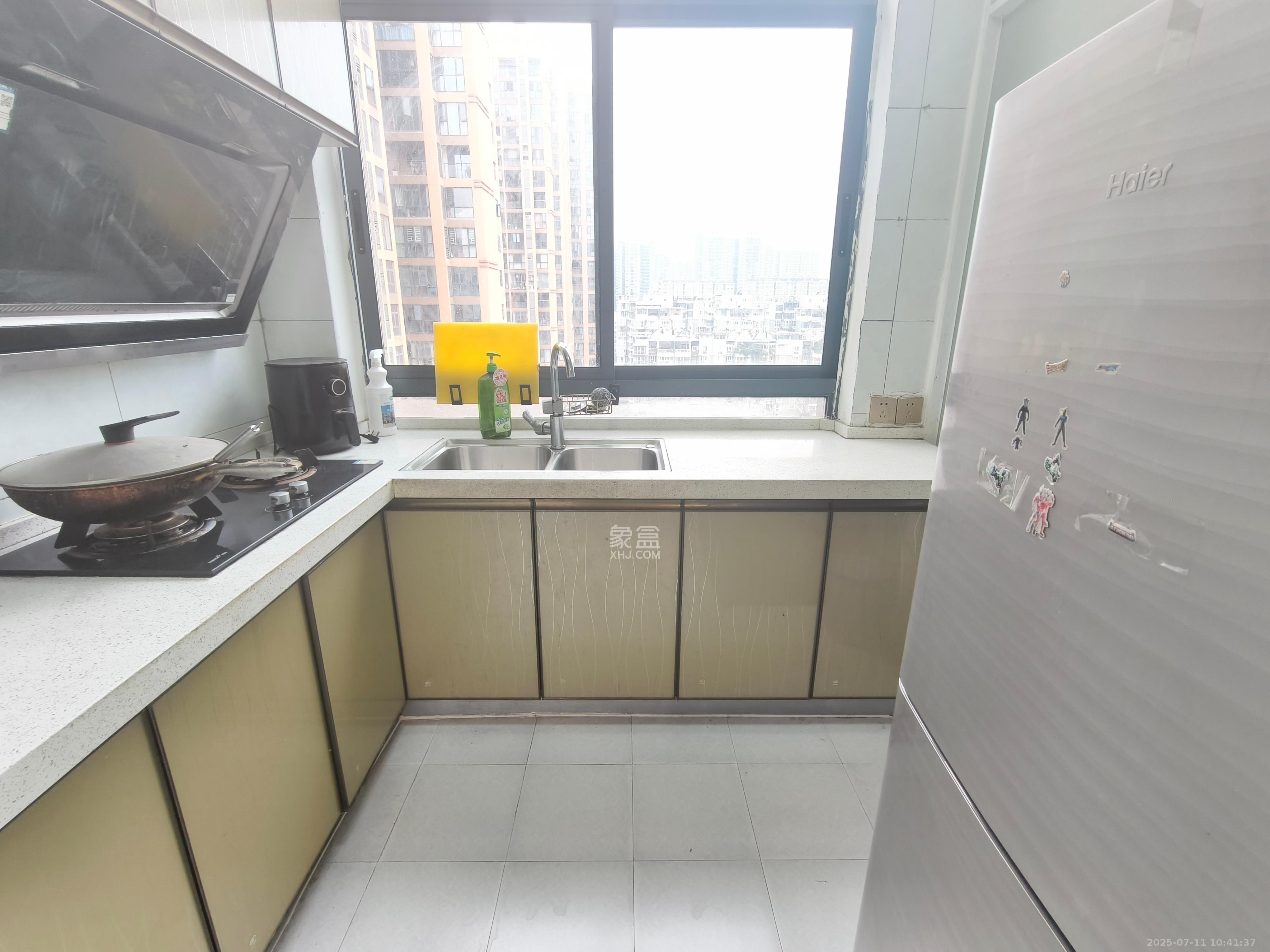 江南华府  1室1厅1卫    1400.0元/月室内图