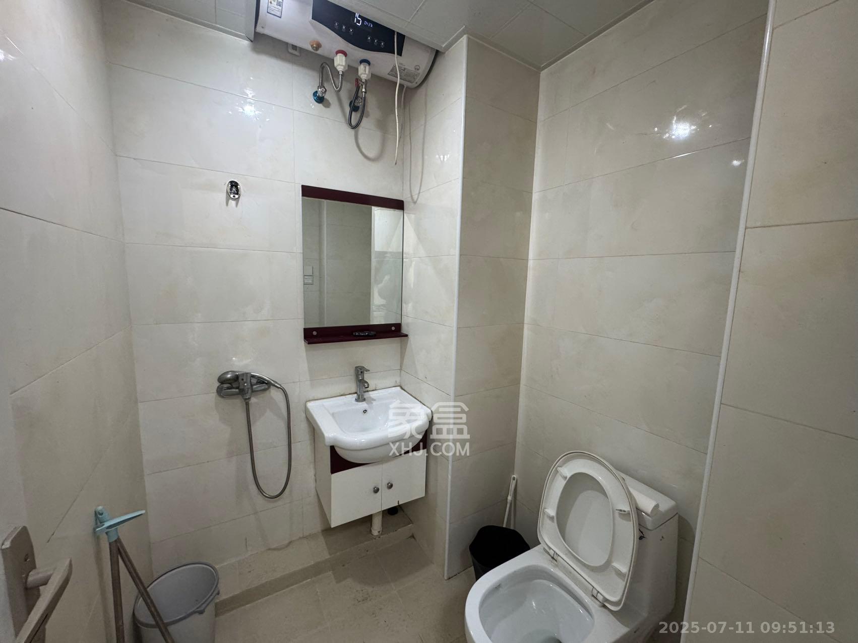 裕天国际商汇中心 1室1厅1卫 1000.0元/月 裕天国际商汇中心 1室1厅1卫 1000.0元/月室内图