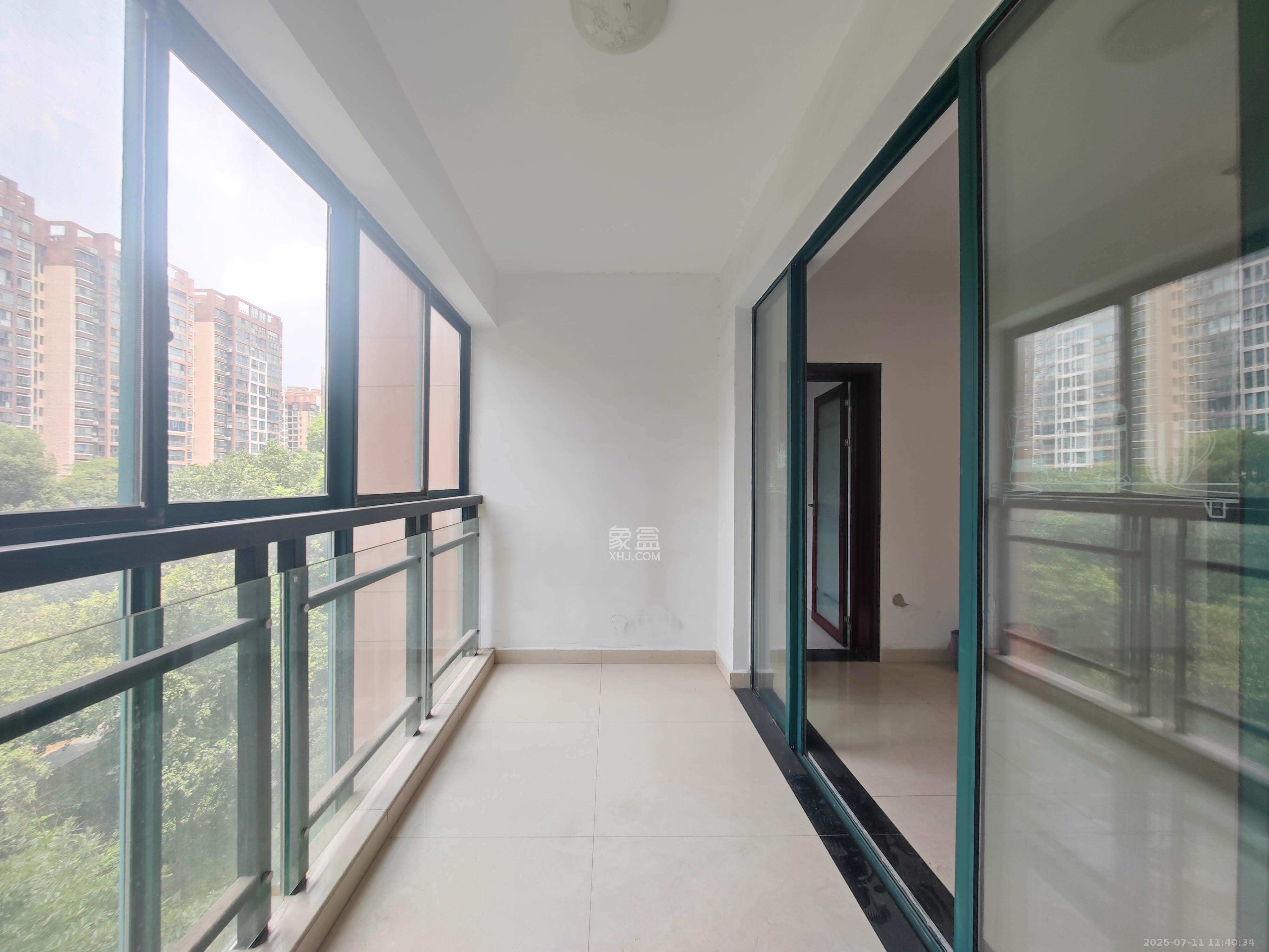 华盛世纪新城 4室2厅2卫 155.0万 华盛世纪新城 4室2厅2卫 155.0万阳台