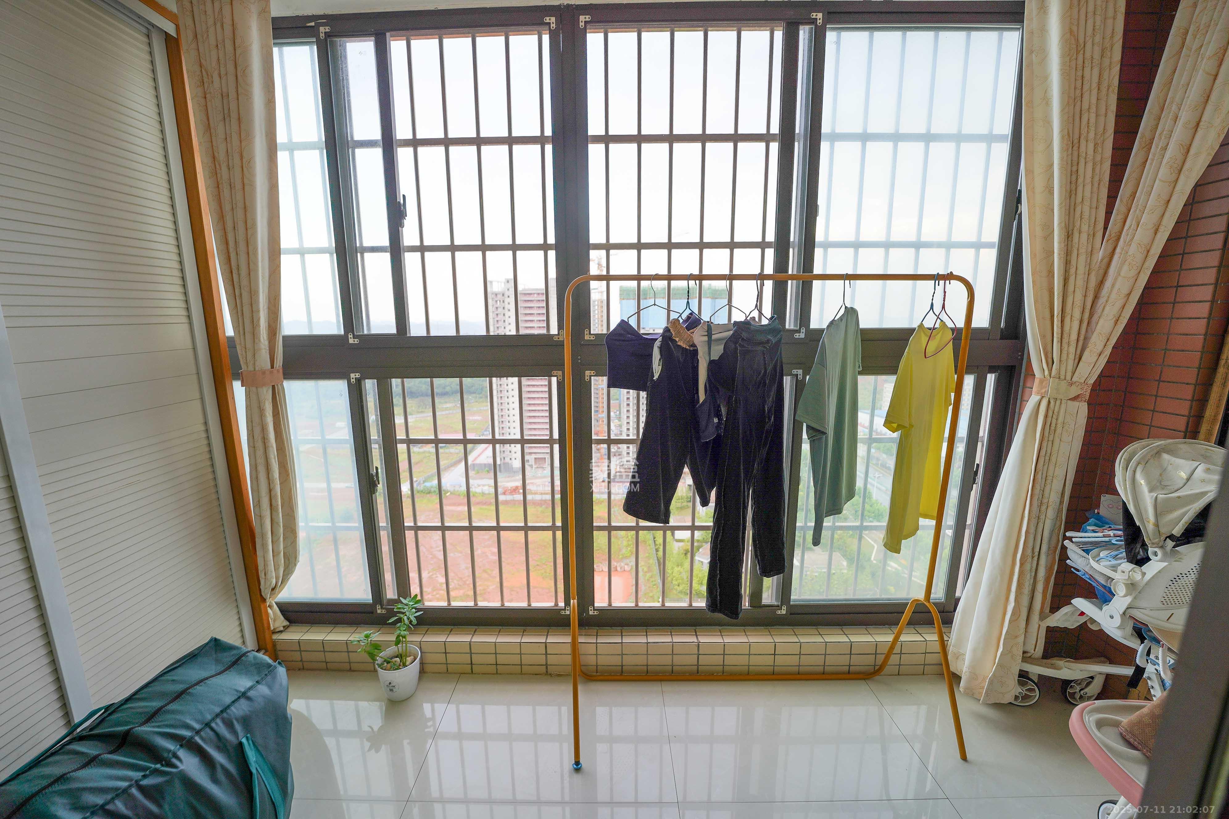 幸福庄园  3室2厅2卫   60.80万阳台
