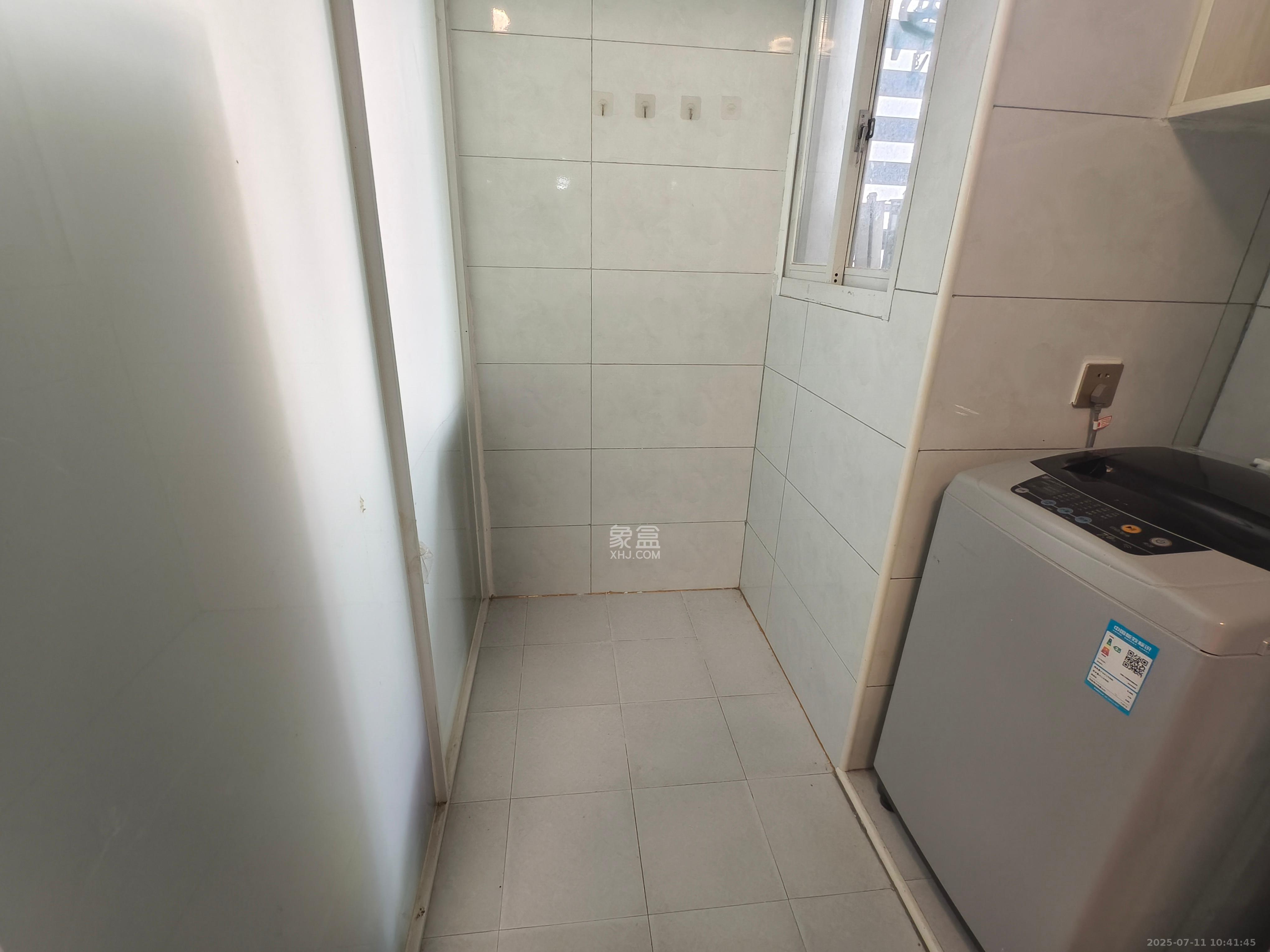 江南华府  1室1厅1卫    1400.0元/月 江南华府  1室1厅1卫    1400.0元/月室内图