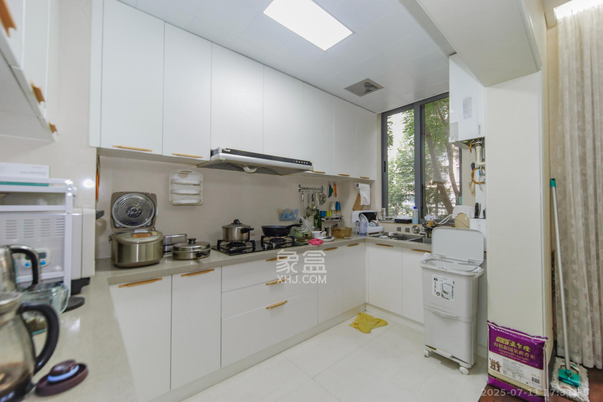 上海城小区  3室2厅2卫    109.0万 上海城小区  3室2厅2卫    109.0万厨房