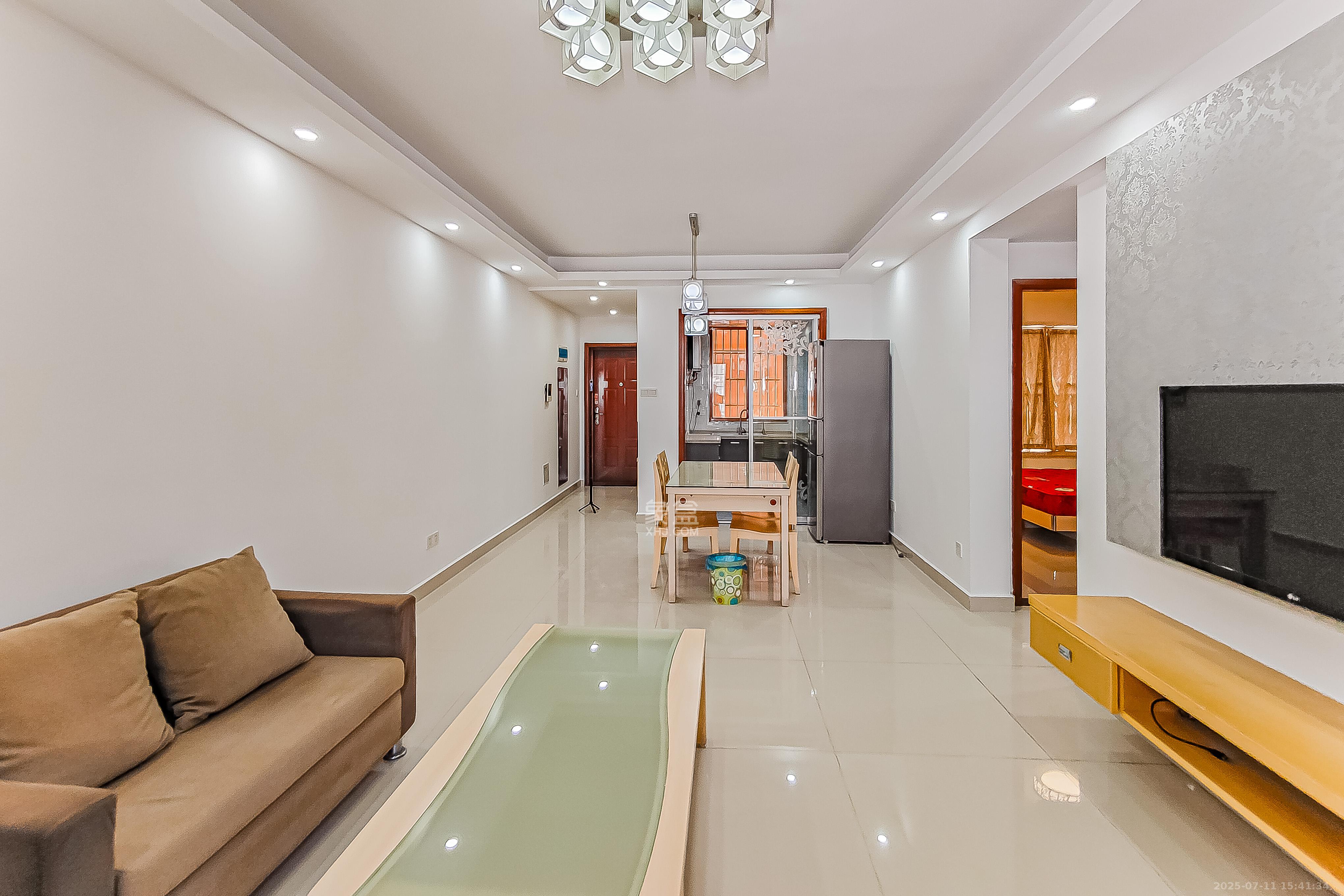 君悦紫园 2室2厅1卫 102.0万 君悦紫园 2室2厅1卫 102.0万客厅