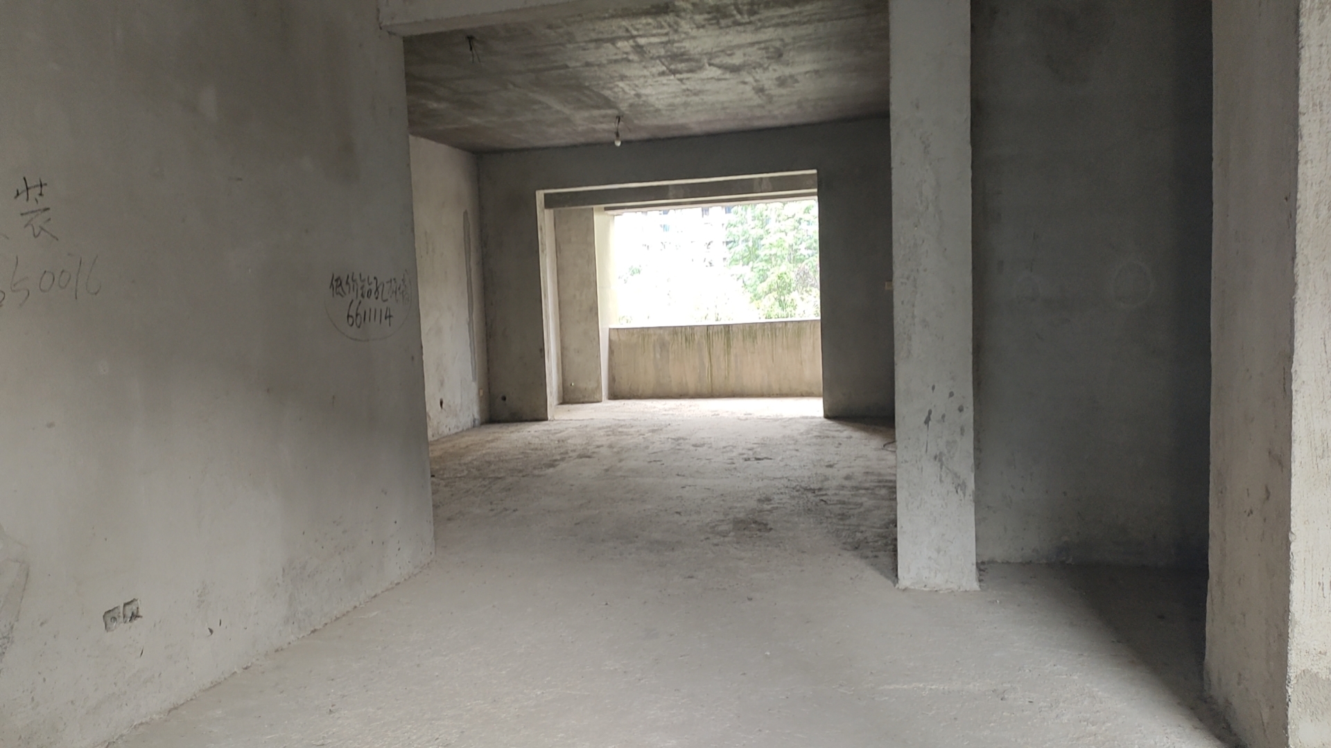 悦江山 4室2厅2卫 105.0万 悦江山 4室2厅2卫 105.0万客厅