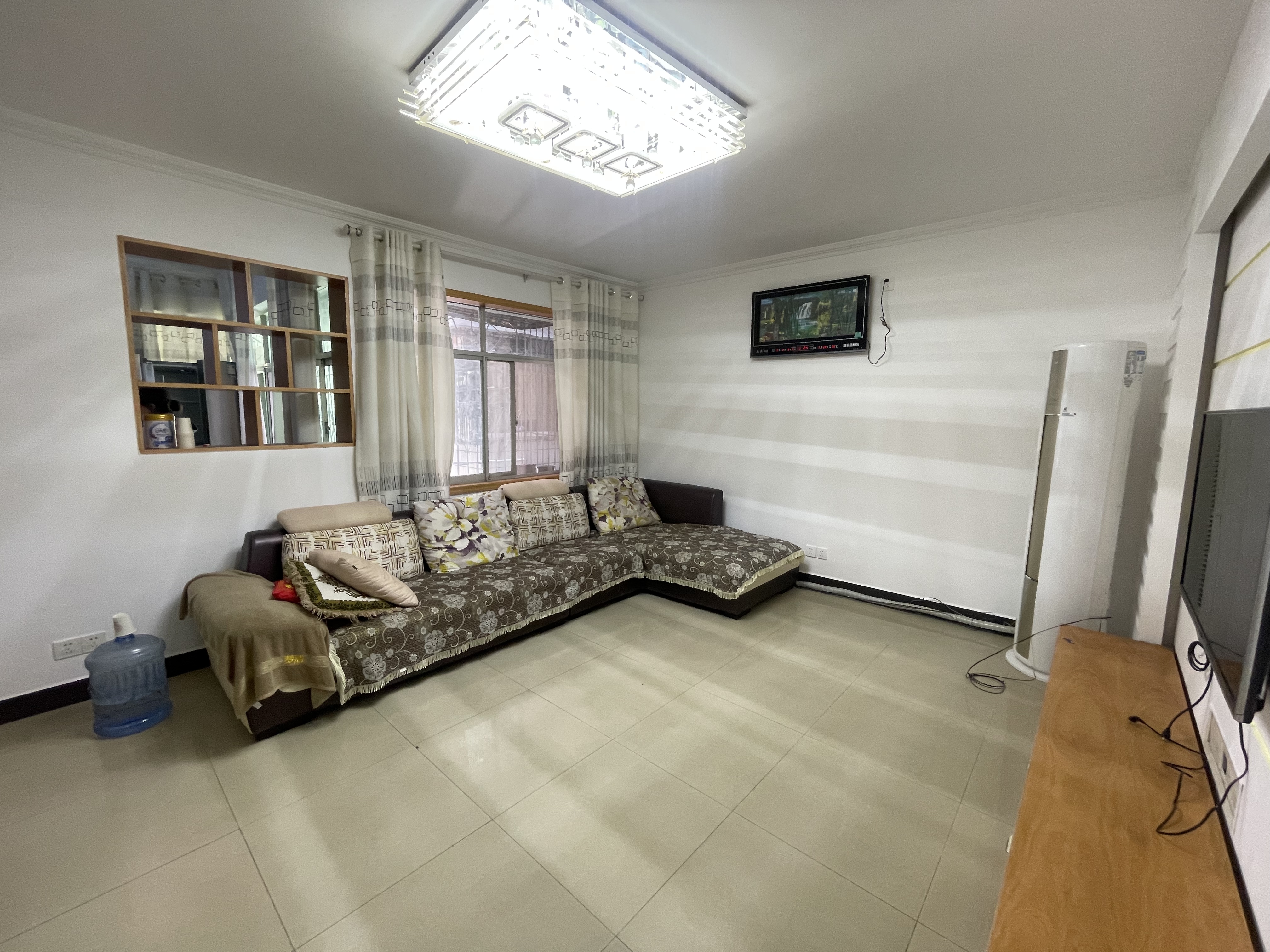 百货公司宿舍 3室2厅2卫 45.0万 百货公司宿舍 3室2厅2卫 45.0万客厅